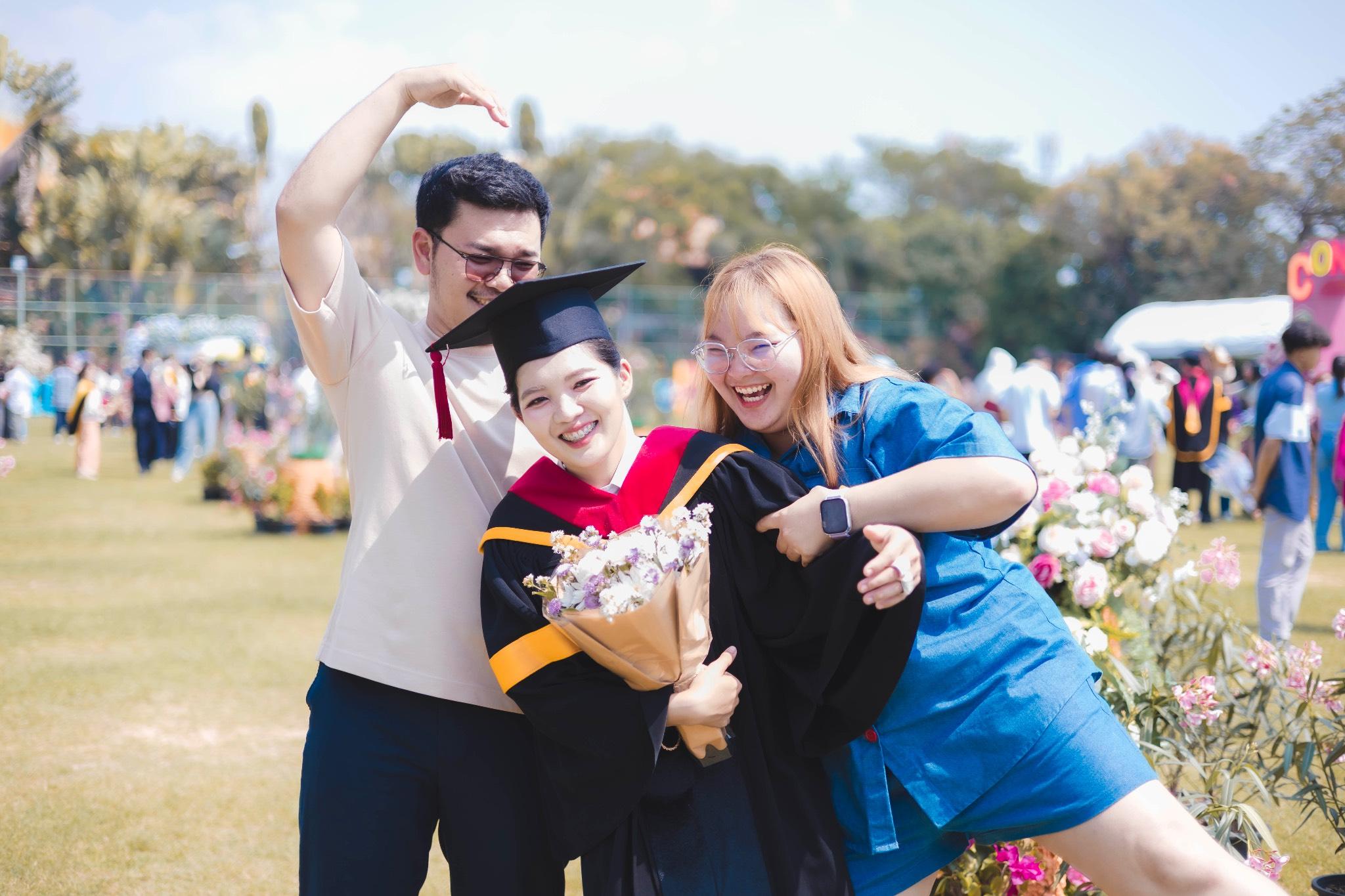 ผลงานรับปริญญา โดย Max Woraphiphat ภาพที่ 3