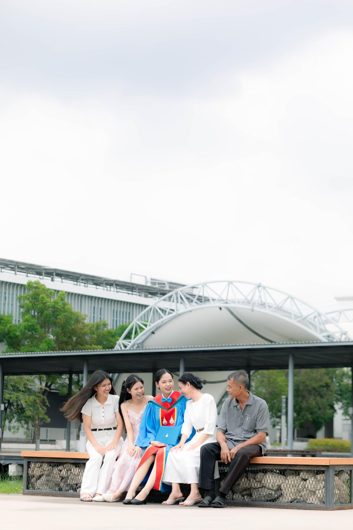ผลงานรับปริญญา วิทยาลัยพยาบาลบรมราชชนนี โดย B e a n ภาพที่ 4