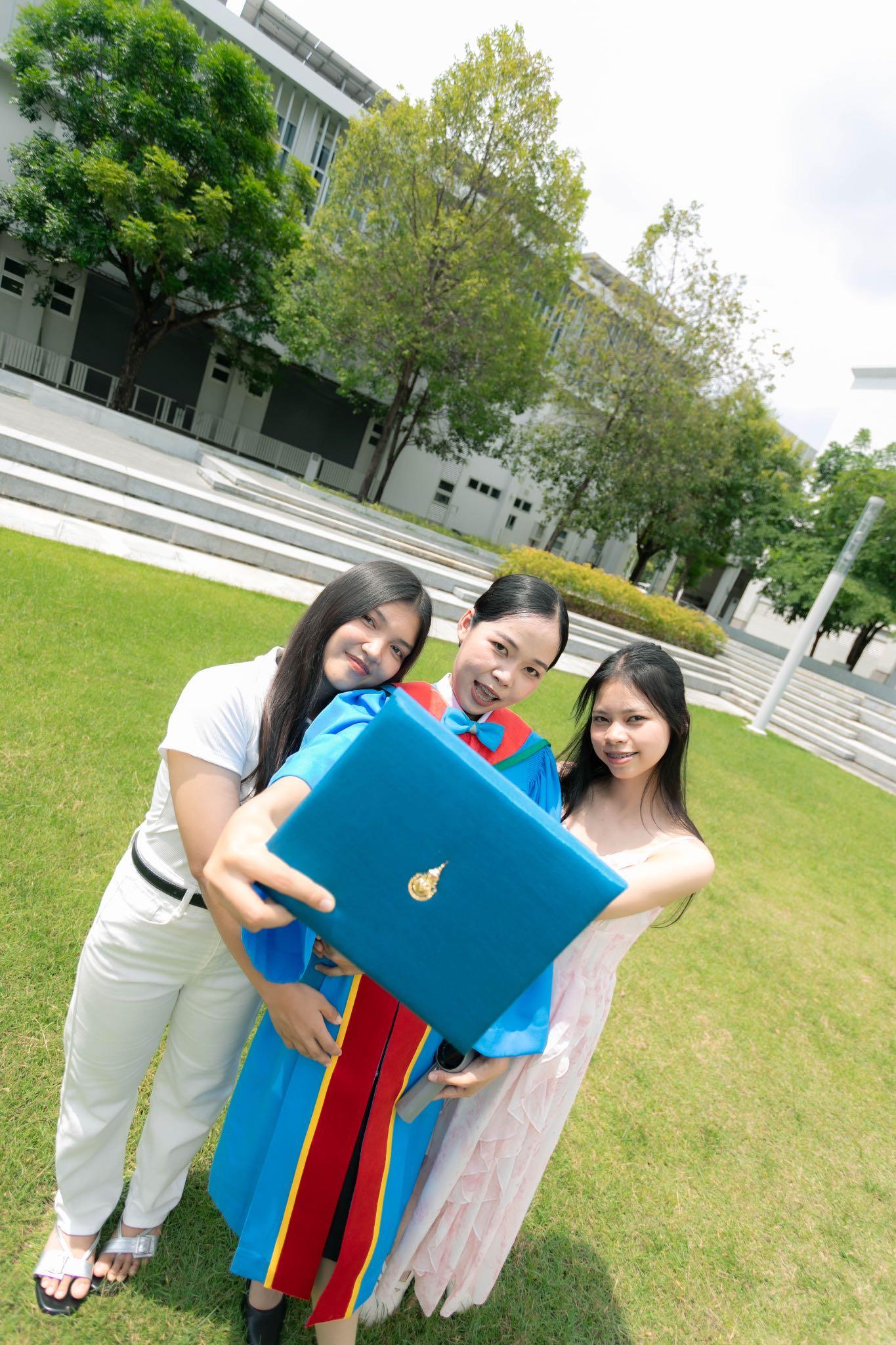 ผลงานรับปริญญา วิทยาลัยพยาบาลบรมราชชนนี โดย B e a n ภาพที่ 12