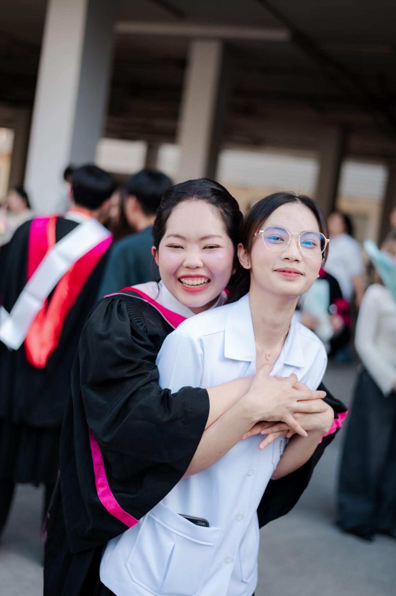 ผลงานรับปริญญา มหาวิทยาลัยรังสิต โดย GGalley ภาพที่ 16