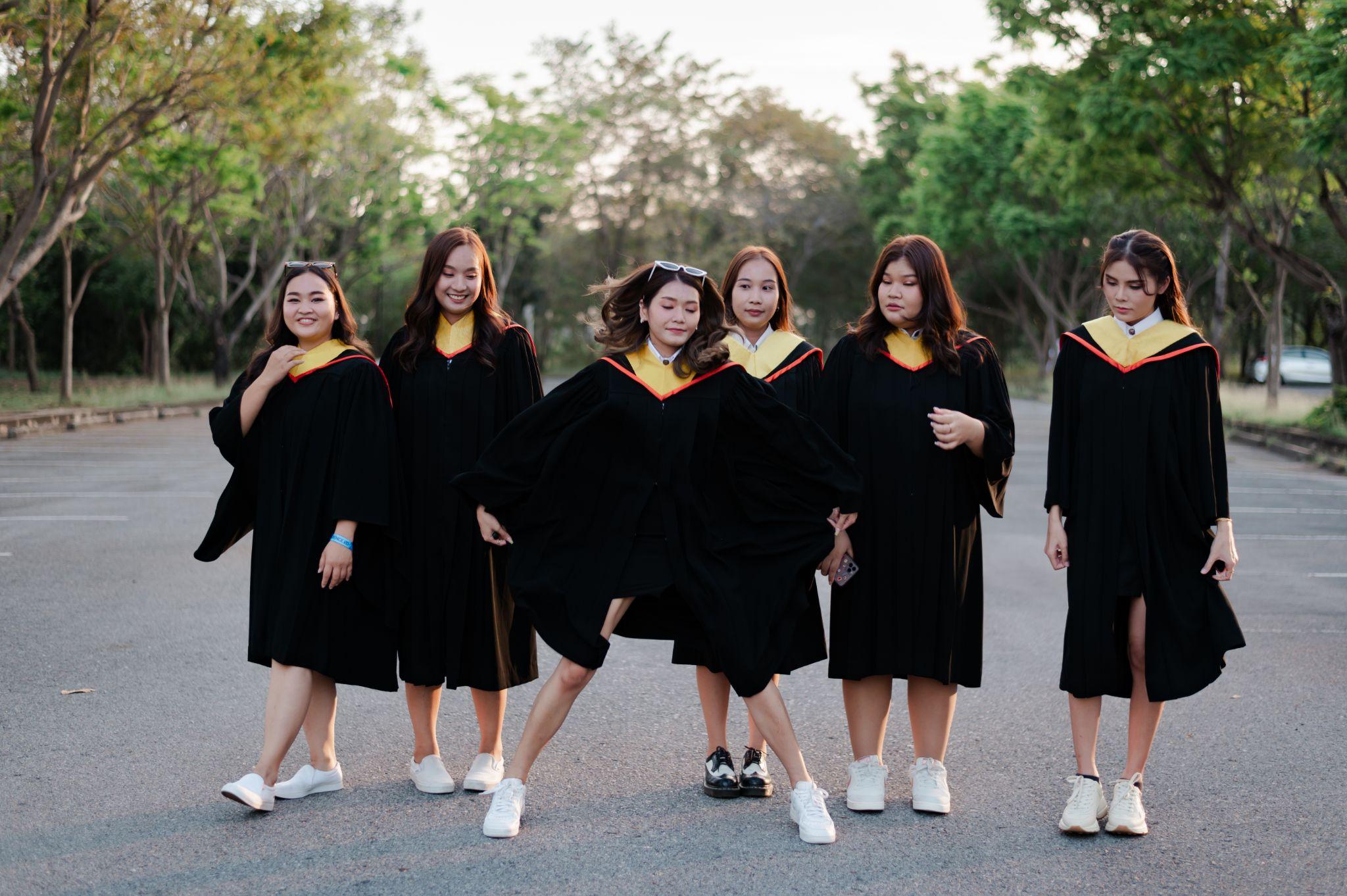 ผลงานรับปริญญา มหาวิทยาลัยกรุงเทพ โดย GGalley ภาพที่ 2