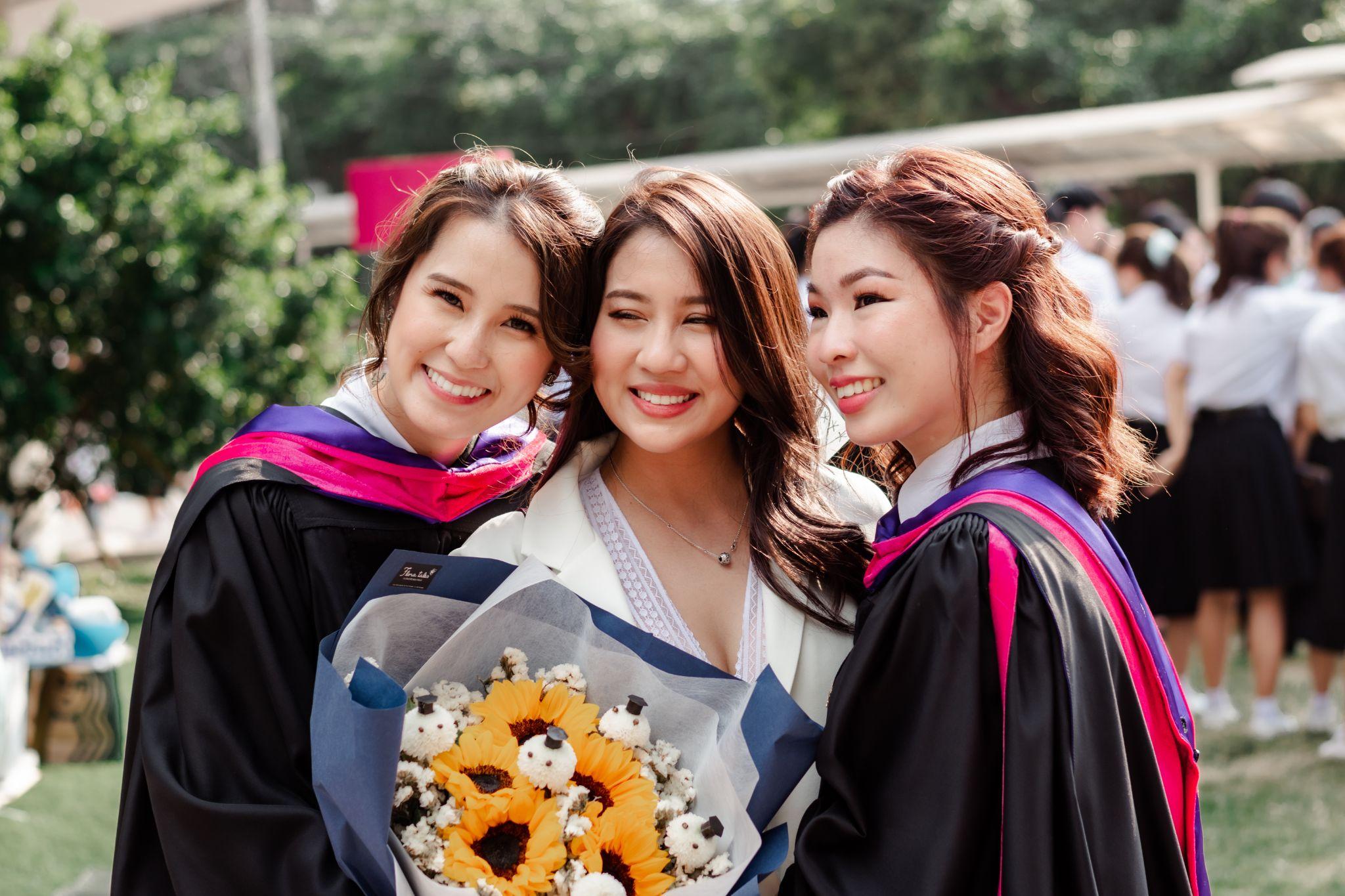 ผลงานรับปริญญา มหาวิทยาลัยรังสิต โดย GGalley ภาพที่ 8