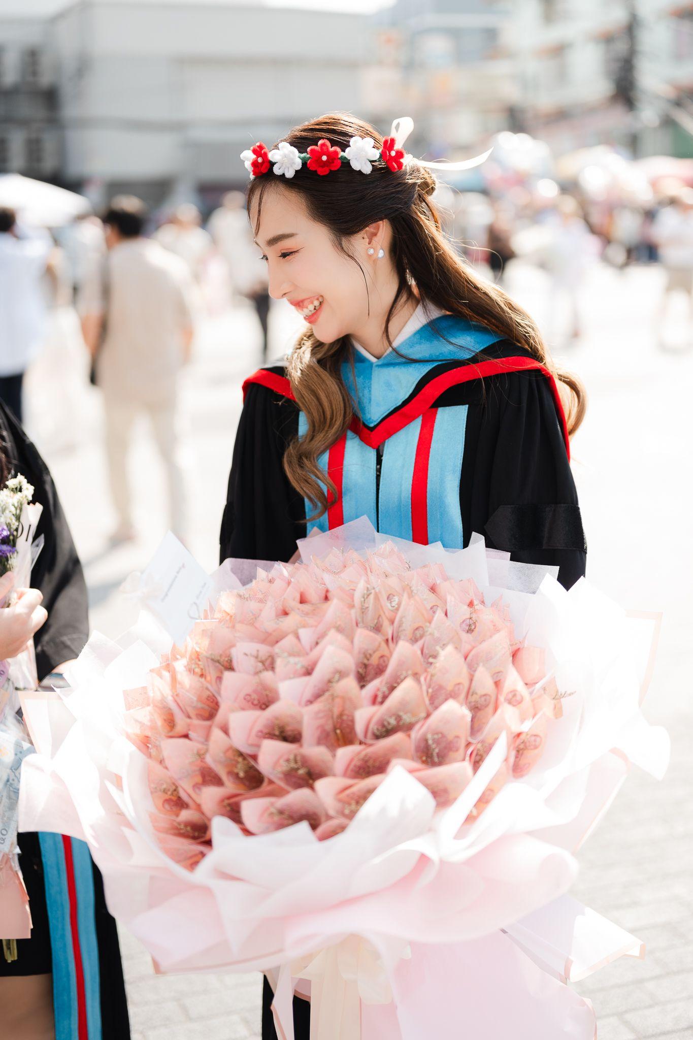 ผลงานรับปริญญา มหาวิทยาลัยหอการค้าไทย โดย FeelSnap ภาพที่ 2