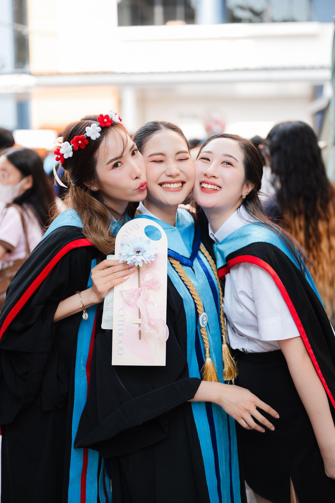 ผลงานรับปริญญา มหาวิทยาลัยหอการค้าไทย โดย FeelSnap ภาพที่ 3