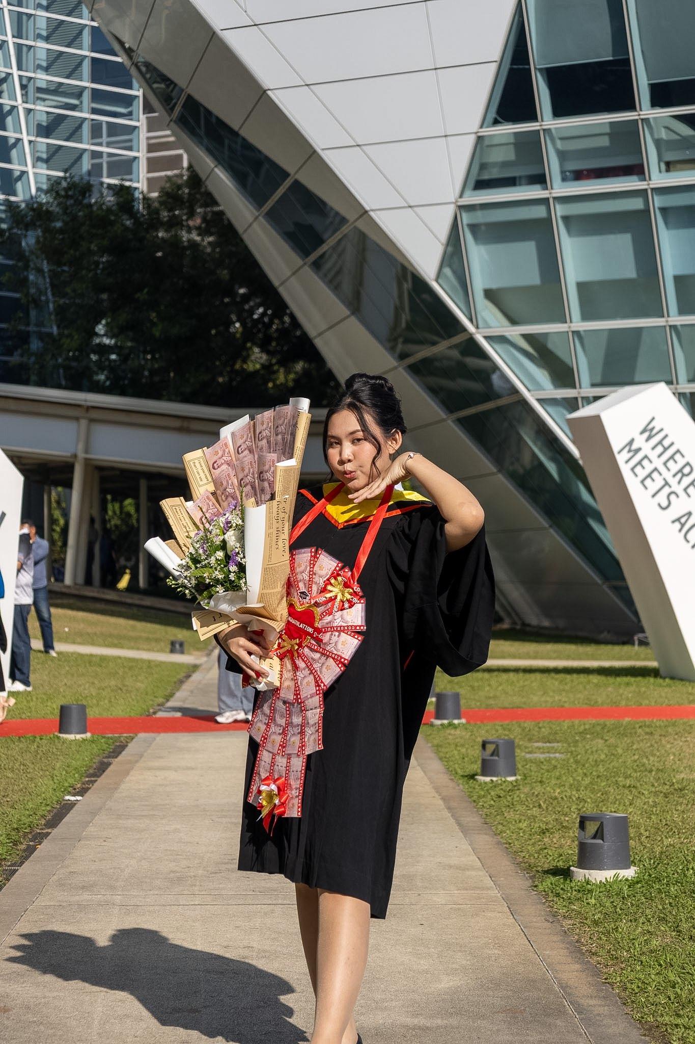 ผลงานรับปริญญา โดย Mk864 ภาพที่ 10