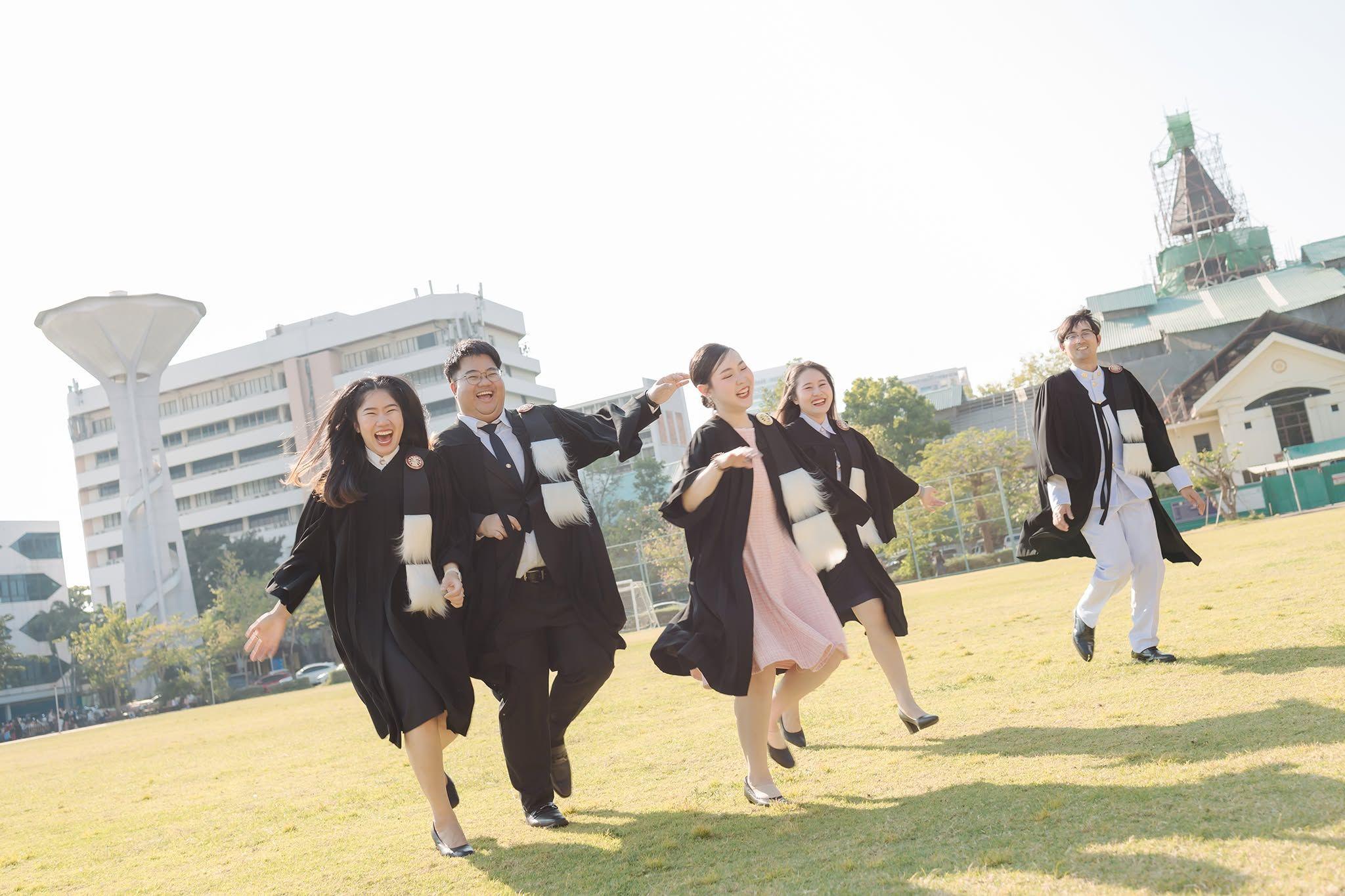 ผลงานรับปริญญา มหาวิทยาลัยธรรมศาสตร์ โดย kontairoop ภาพที่ 14