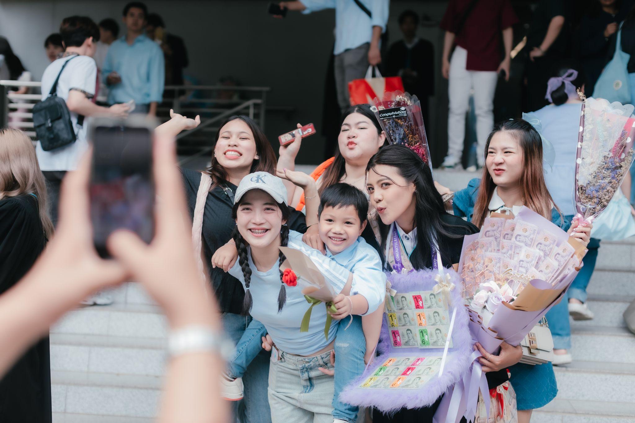 ผลงานรับปริญญา มหาวิทยาลัยเกษตรศาสตร์ โดย Palmsor ภาพที่ 4