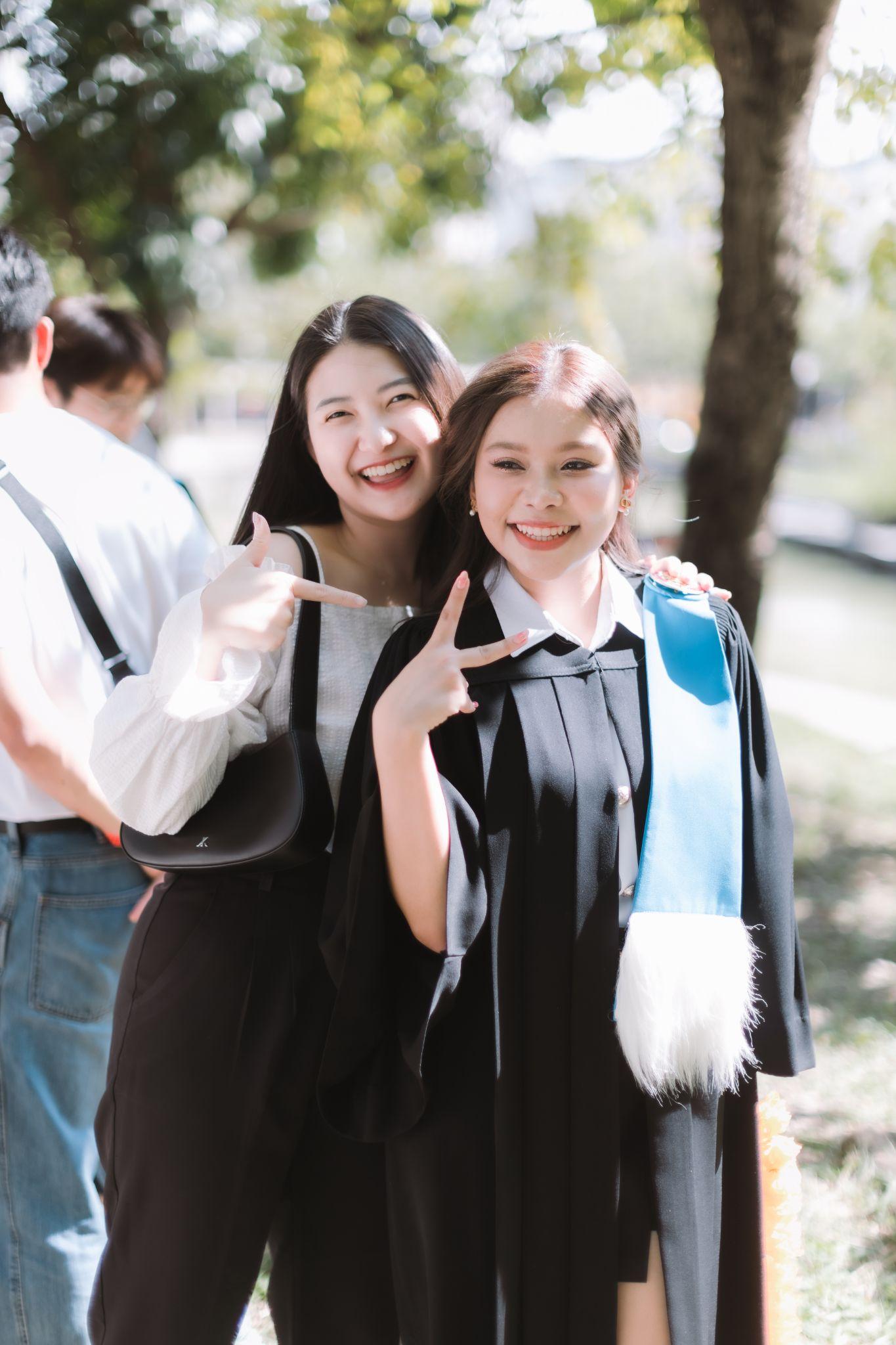 ผลงานรับปริญญา มหาวิทยาลัยธรรมศาสตร์ โดย Palmsor ภาพที่ 2