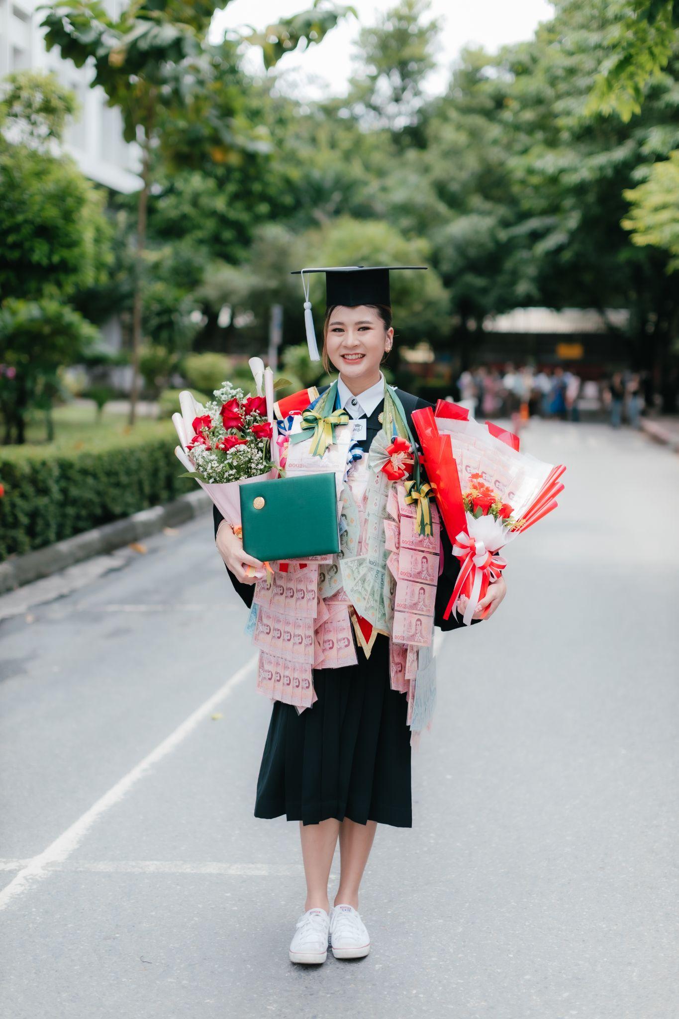 ผลงานรับปริญญา มหาวิทยาลัยเกษตรศาสตร์ โดย Palmsor ภาพที่ 2