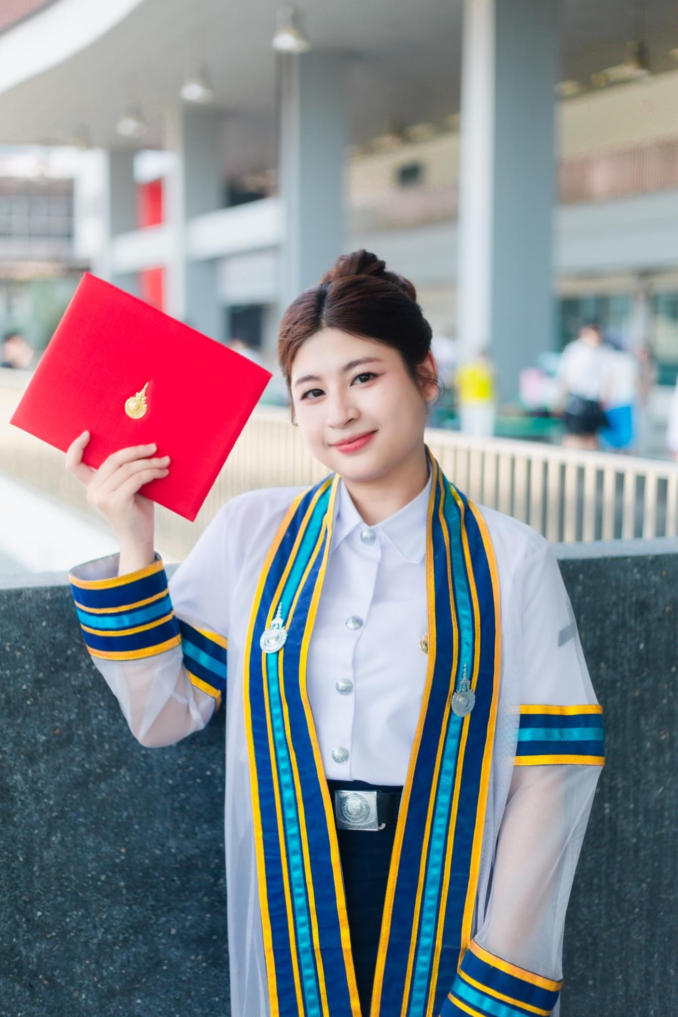 ผลงานรับปริญญา มหาวิทยาลัยเทคโนโลยีราชมงคลรัตนโกสินทร์ โดย Joe Candid Story ภาพที่ 1