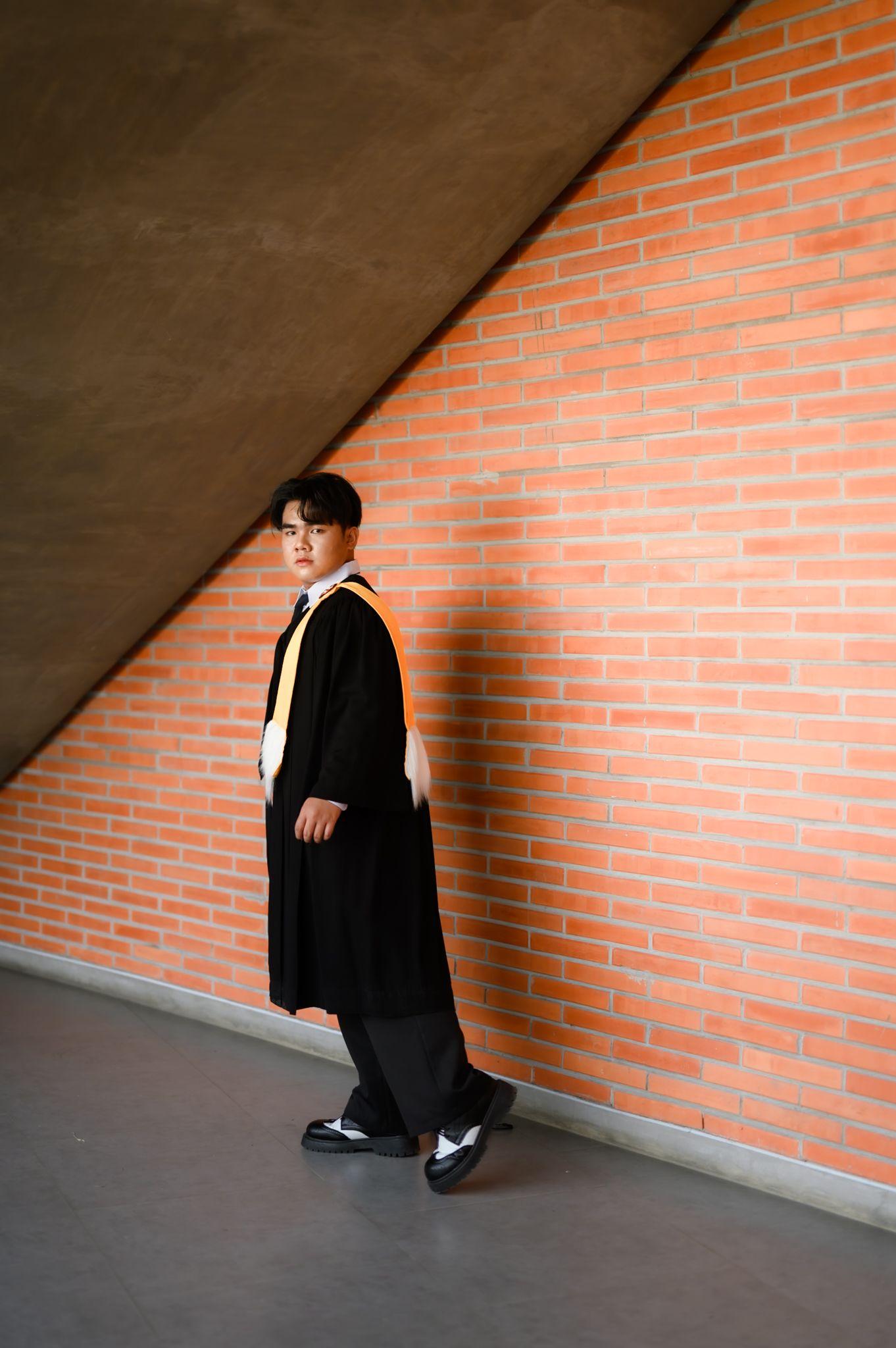 ผลงานรับปริญญา มหาวิทยาลัยธรรมศาสตร์ โดย ถ่ายกับแชมป์ ภาพที่ 8