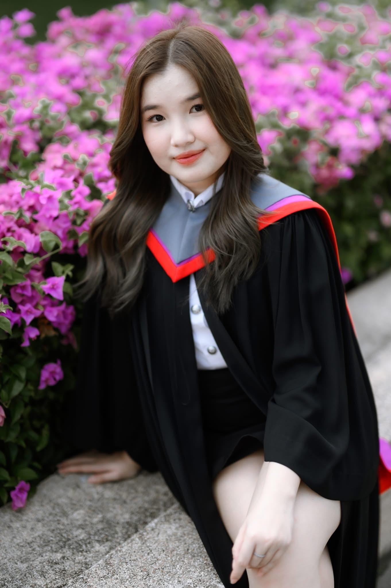 ผลงานรับปริญญา โดย ถ่ายกับแชมป์ ภาพที่ 3
