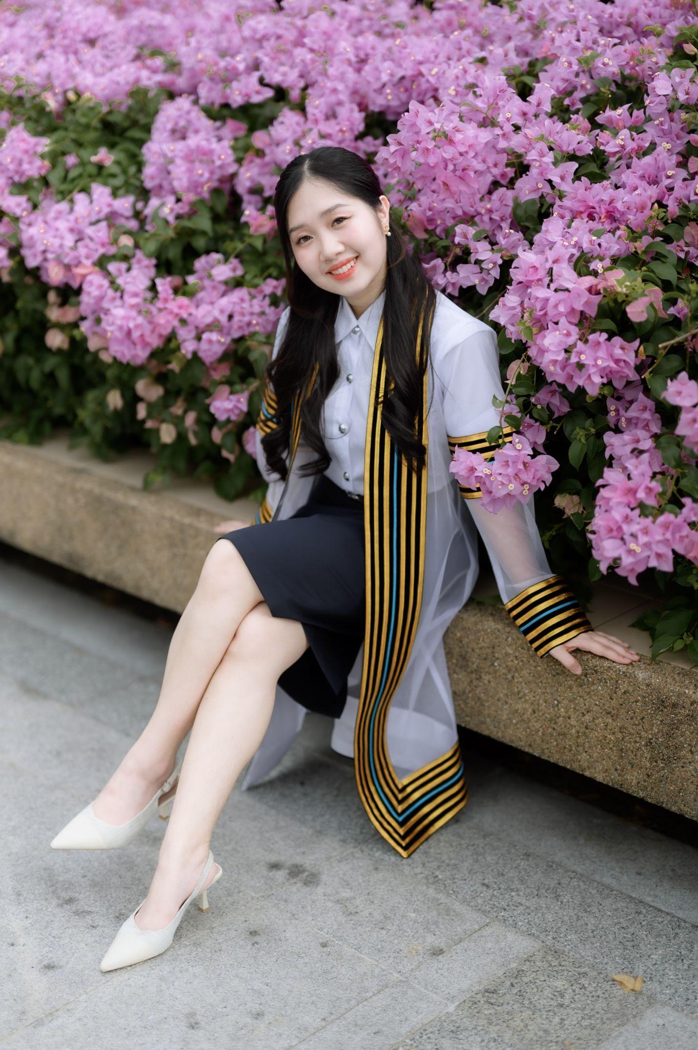 ผลงานรับปริญญา จุฬาลงกรณ์มหาวิทยาลัย โดย ถ่ายกับแชมป์ ภาพที่ 2