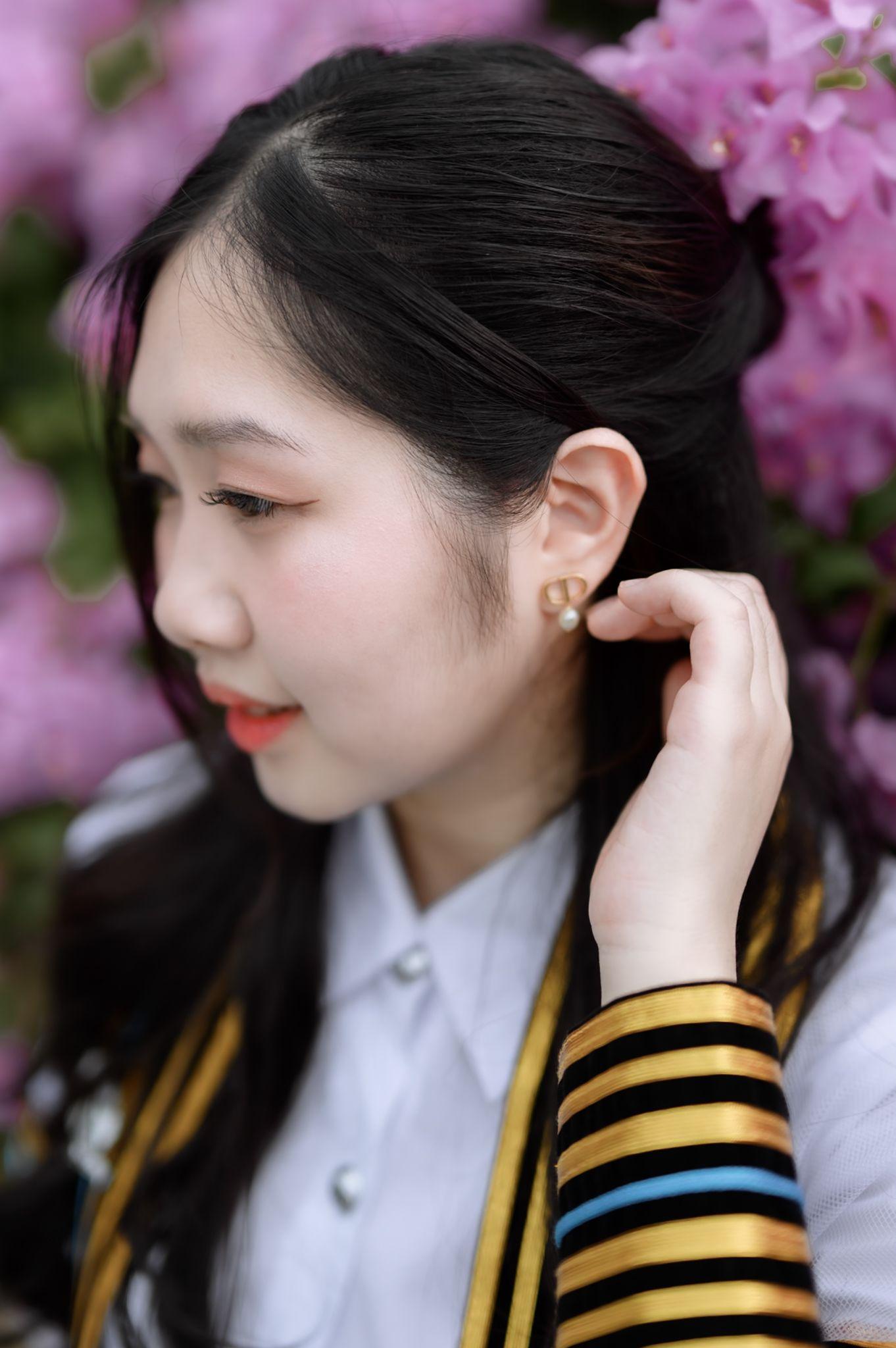 ผลงานรับปริญญา จุฬาลงกรณ์มหาวิทยาลัย โดย ถ่ายกับแชมป์ ภาพที่ 1