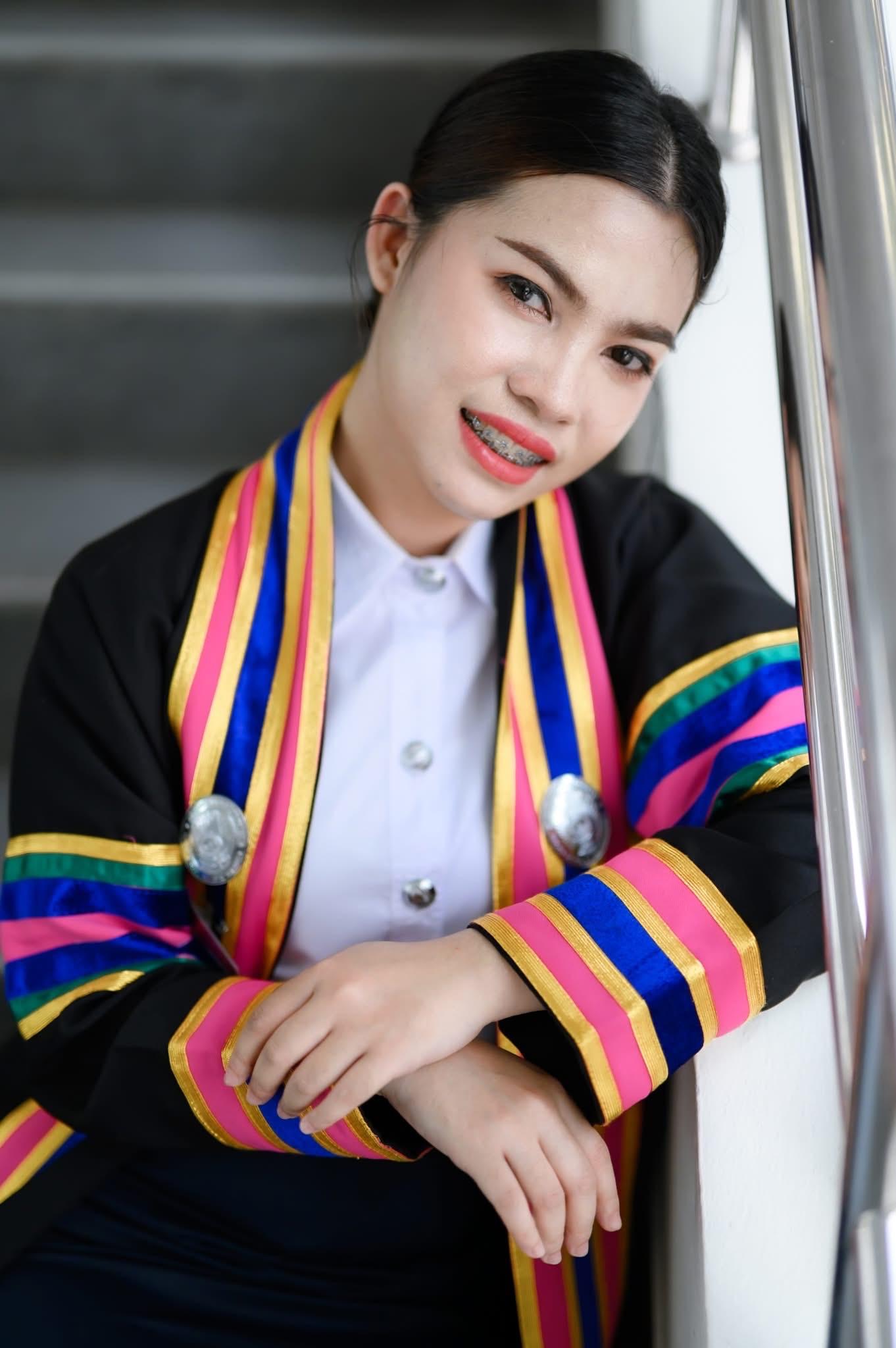 ผลงานรับปริญญา โดย ถ่ายกับแชมป์ ภาพที่ 4