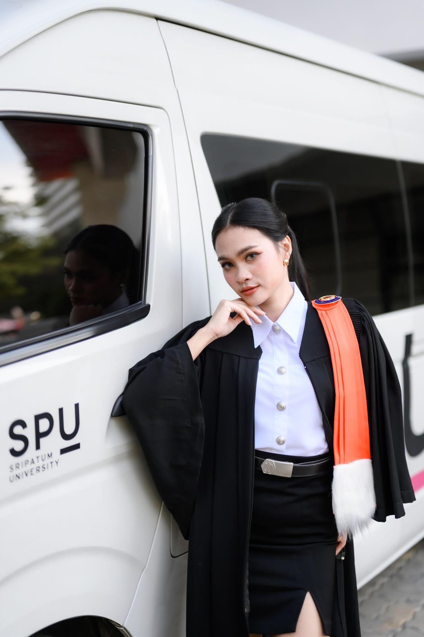 ผลงานรับปริญญา มหาวิทยาลัยศรีปทุม โดย ถ่ายกับแชมป์ ภาพที่ 8