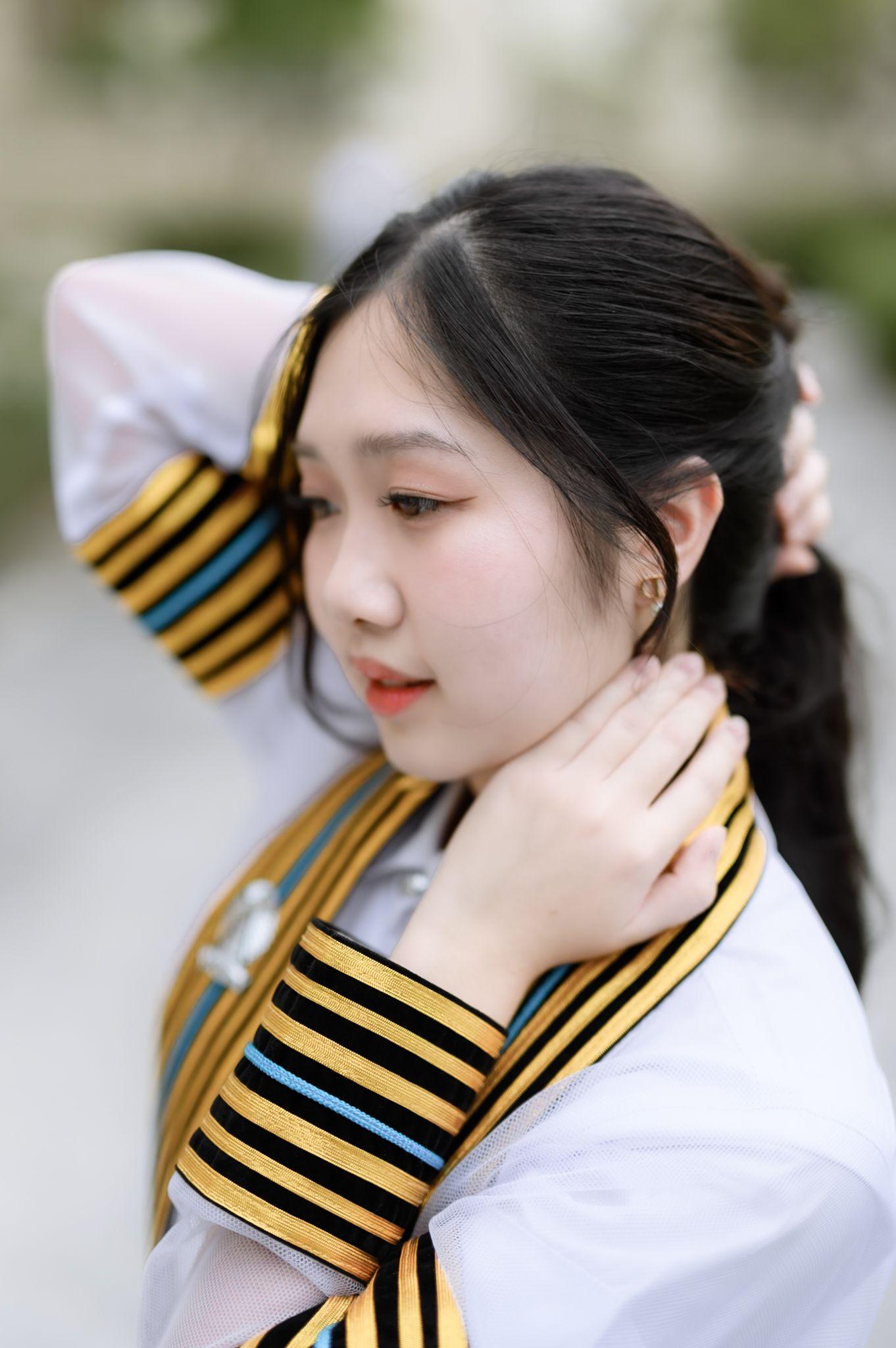 ผลงานรับปริญญา จุฬาลงกรณ์มหาวิทยาลัย โดย ถ่ายกับแชมป์ ภาพที่ 4