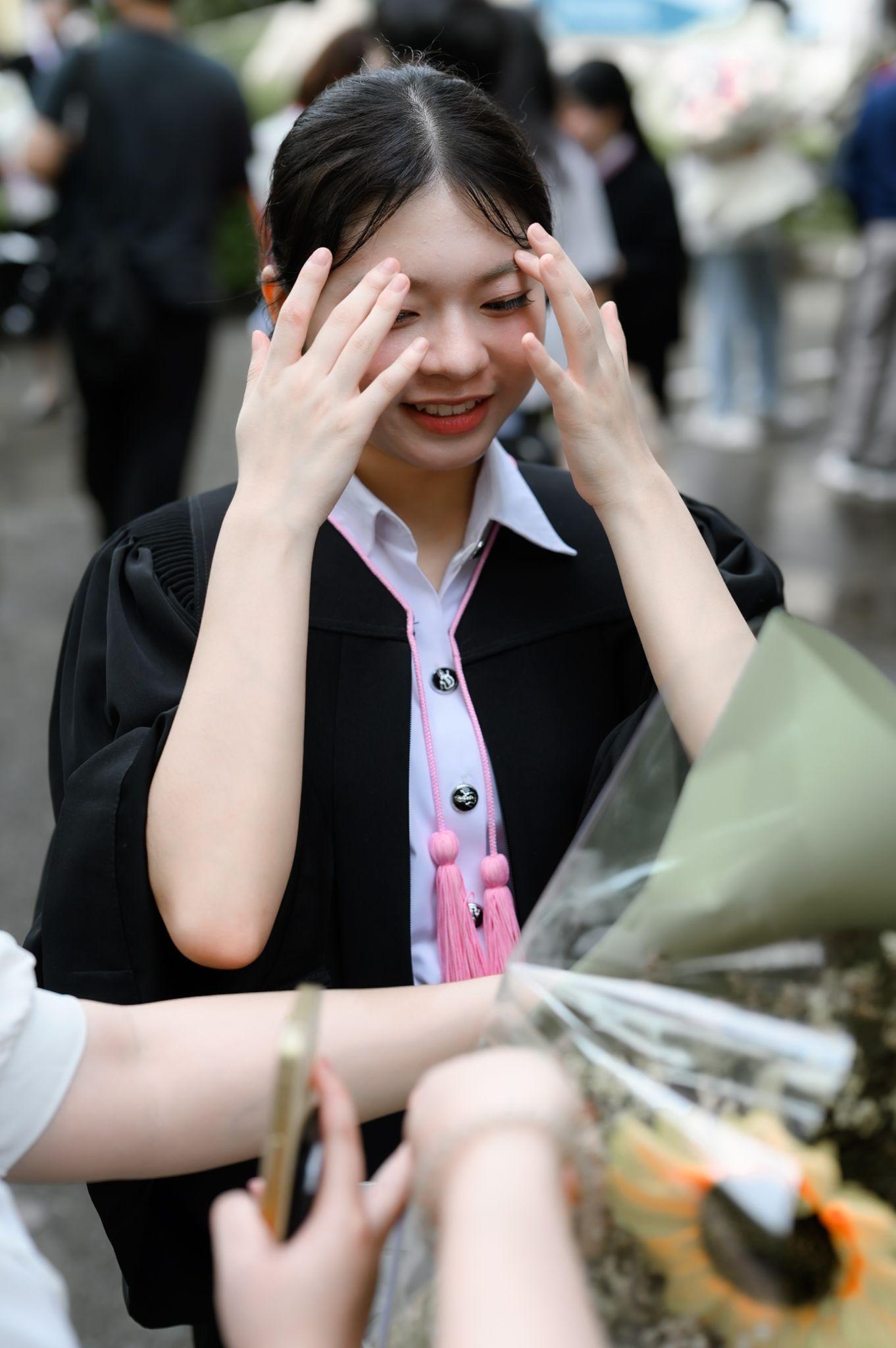 ผลงานรับปริญญา มหาวิทยาลัยเกษตรศาสตร์ โดย ถ่ายกับแชมป์ ภาพที่ 5
