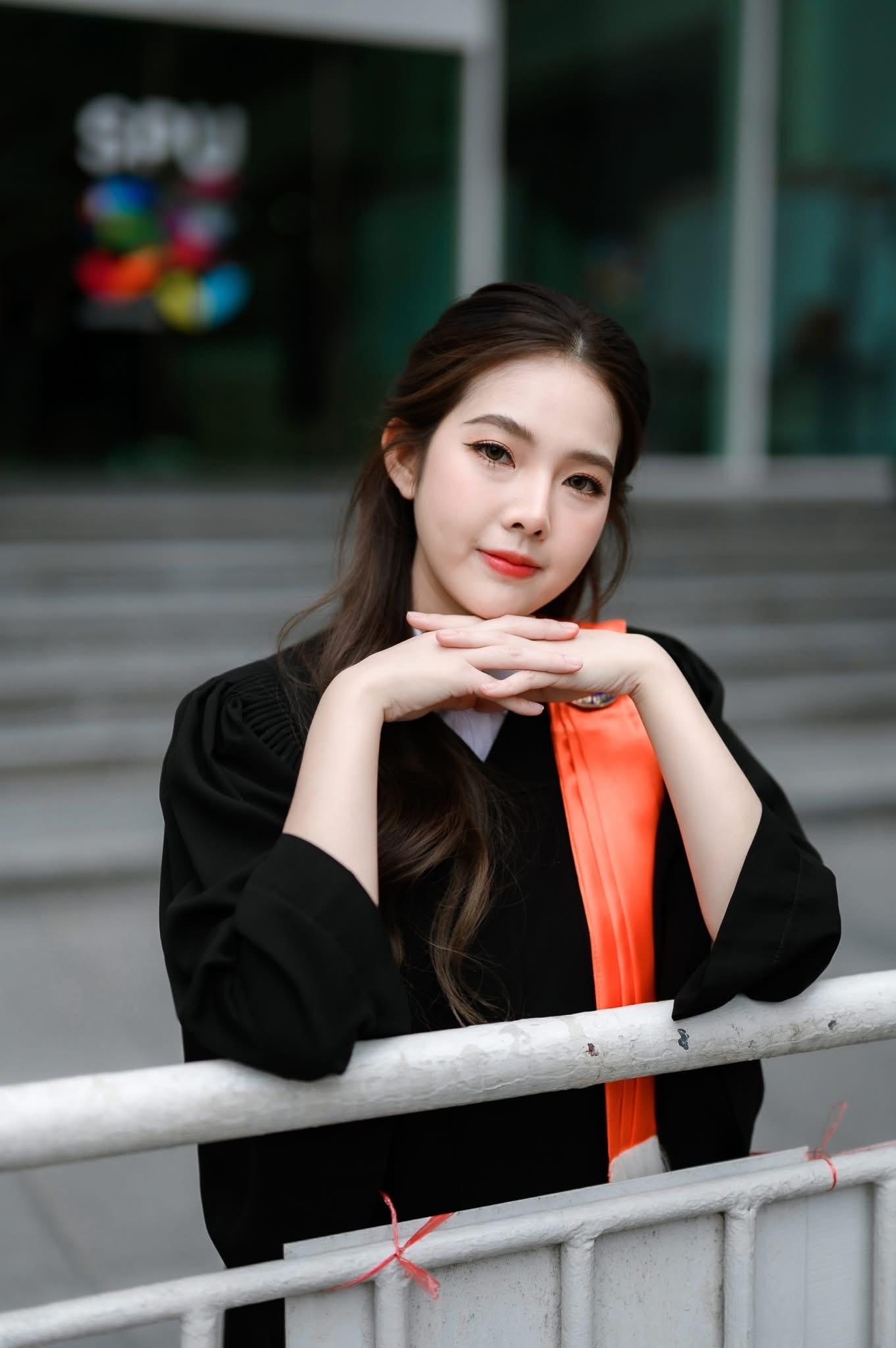 ผลงานรับปริญญา โดย ถ่ายกับแชมป์ ภาพที่ 5