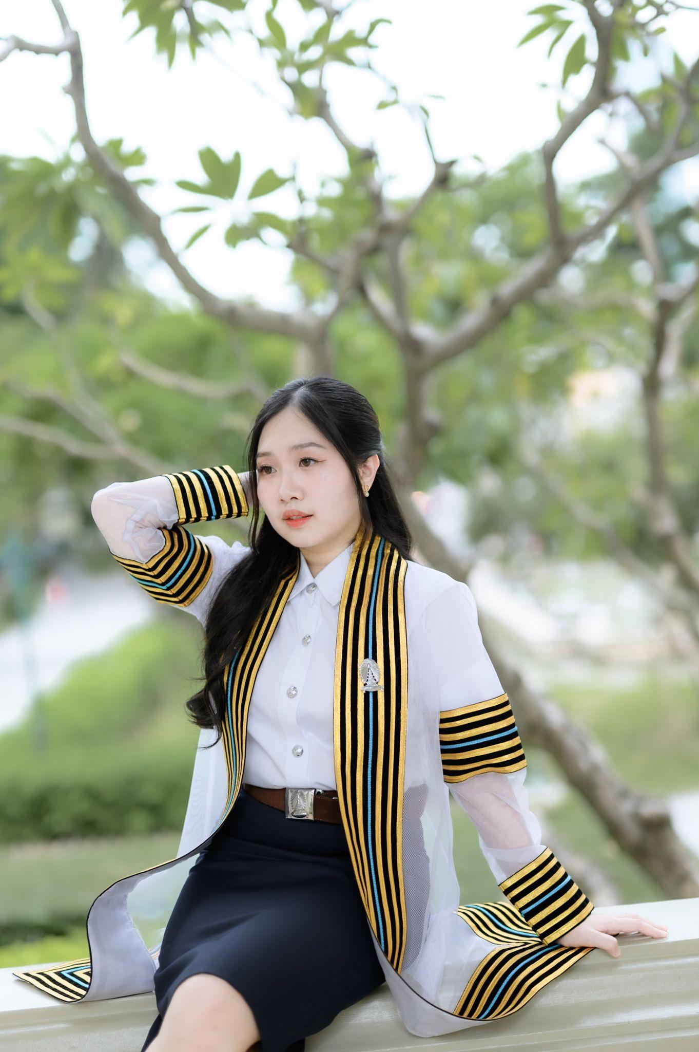 ผลงานรับปริญญา จุฬาลงกรณ์มหาวิทยาลัย โดย ถ่ายกับแชมป์ ภาพที่ 9