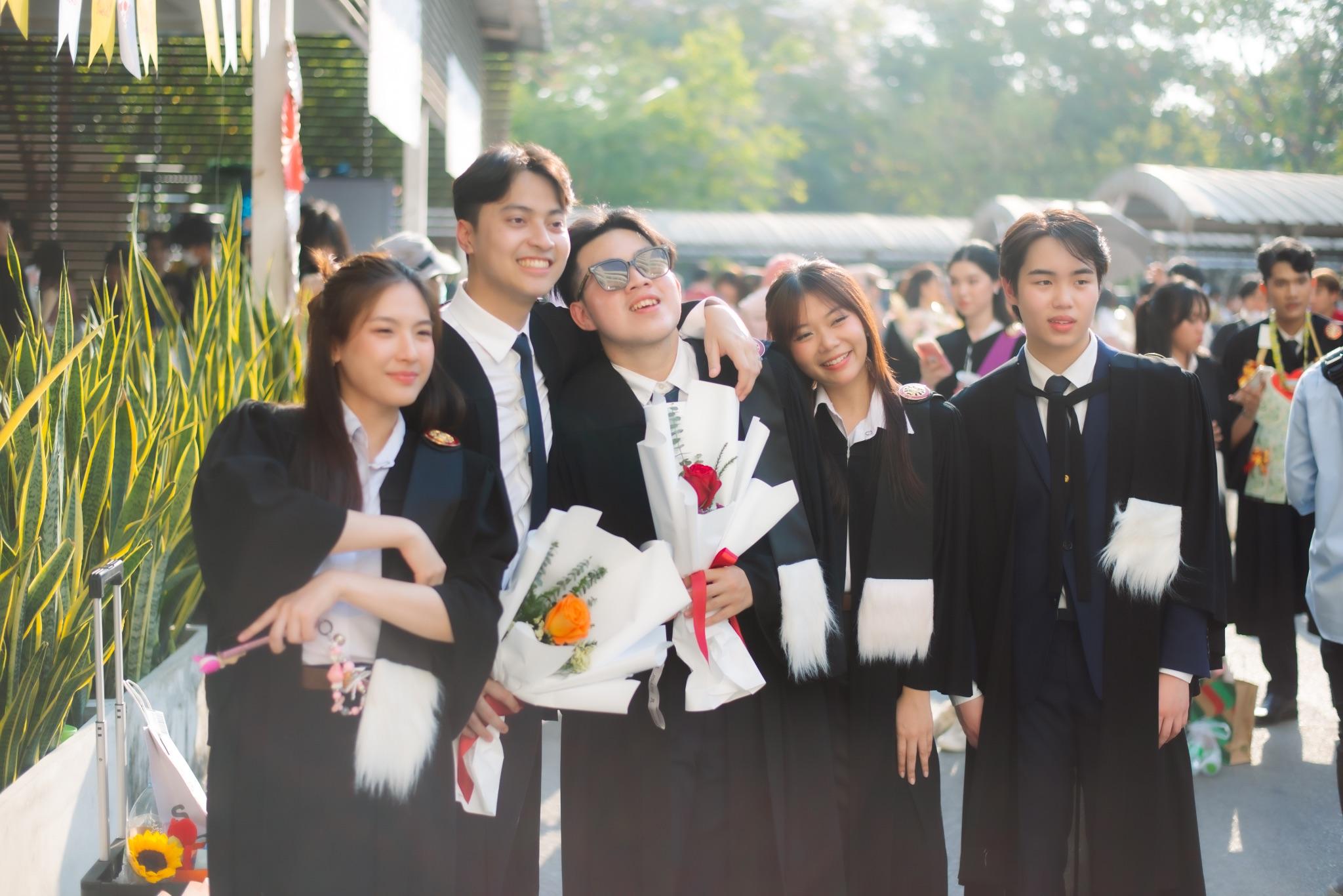 ผลงานรับปริญญา มหาวิทยาลัยธรรมศาสตร์ โดย tnppic ภาพที่ 14