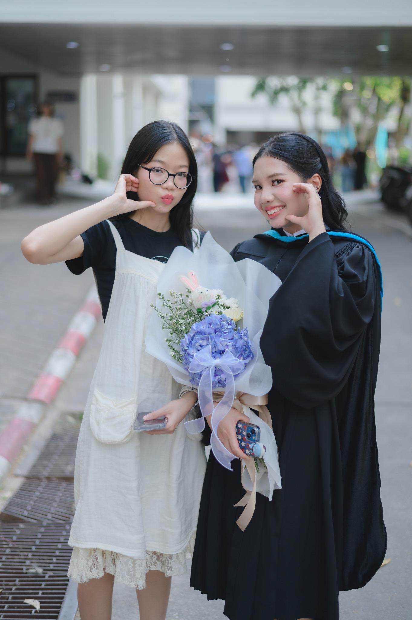 ผลงานรับปริญญา มหาวิทยาลัยศิลปากร โดย tnppic ภาพที่ 2