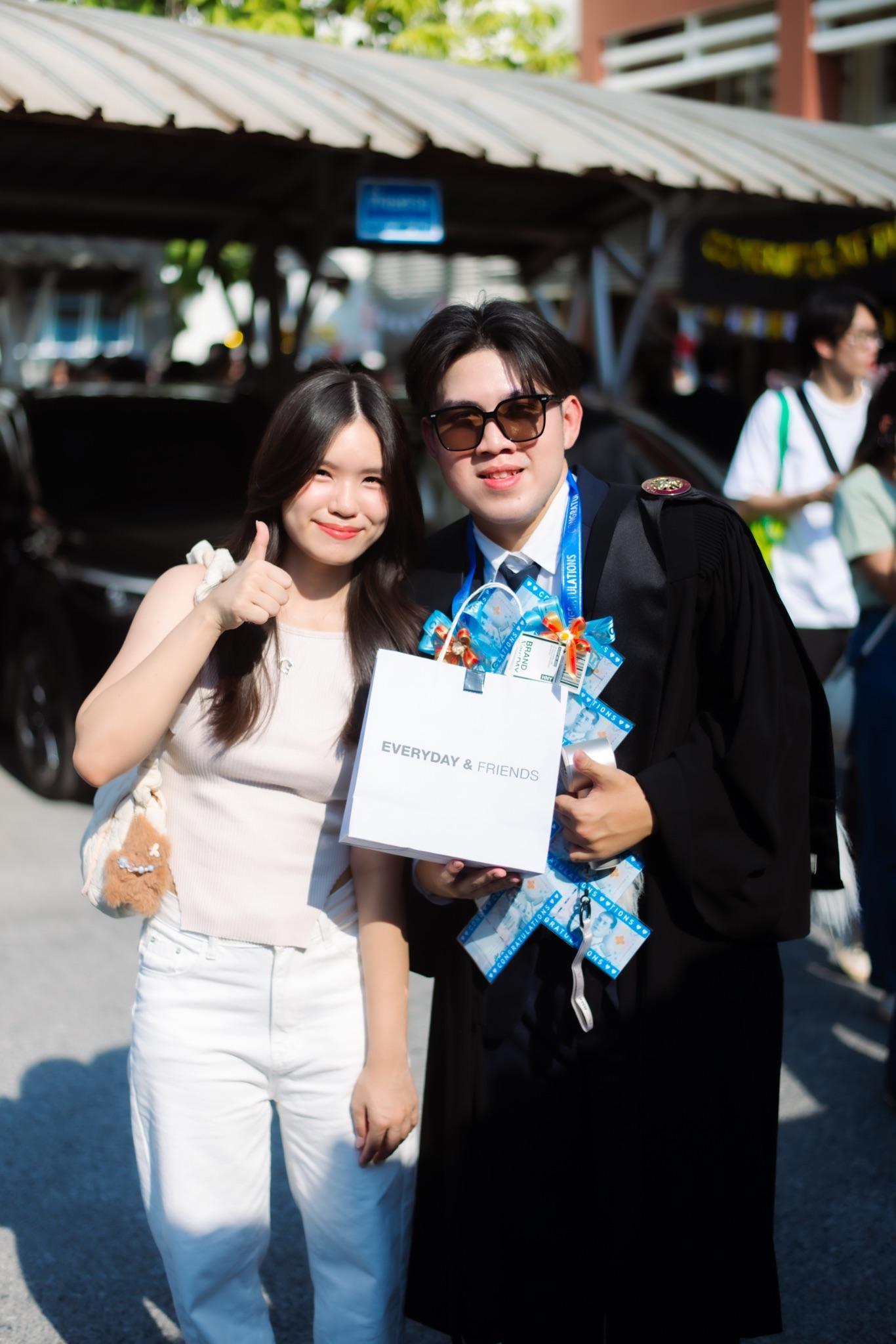 ผลงานรับปริญญา มหาวิทยาลัยธรรมศาสตร์ โดย tnppic ภาพที่ 6