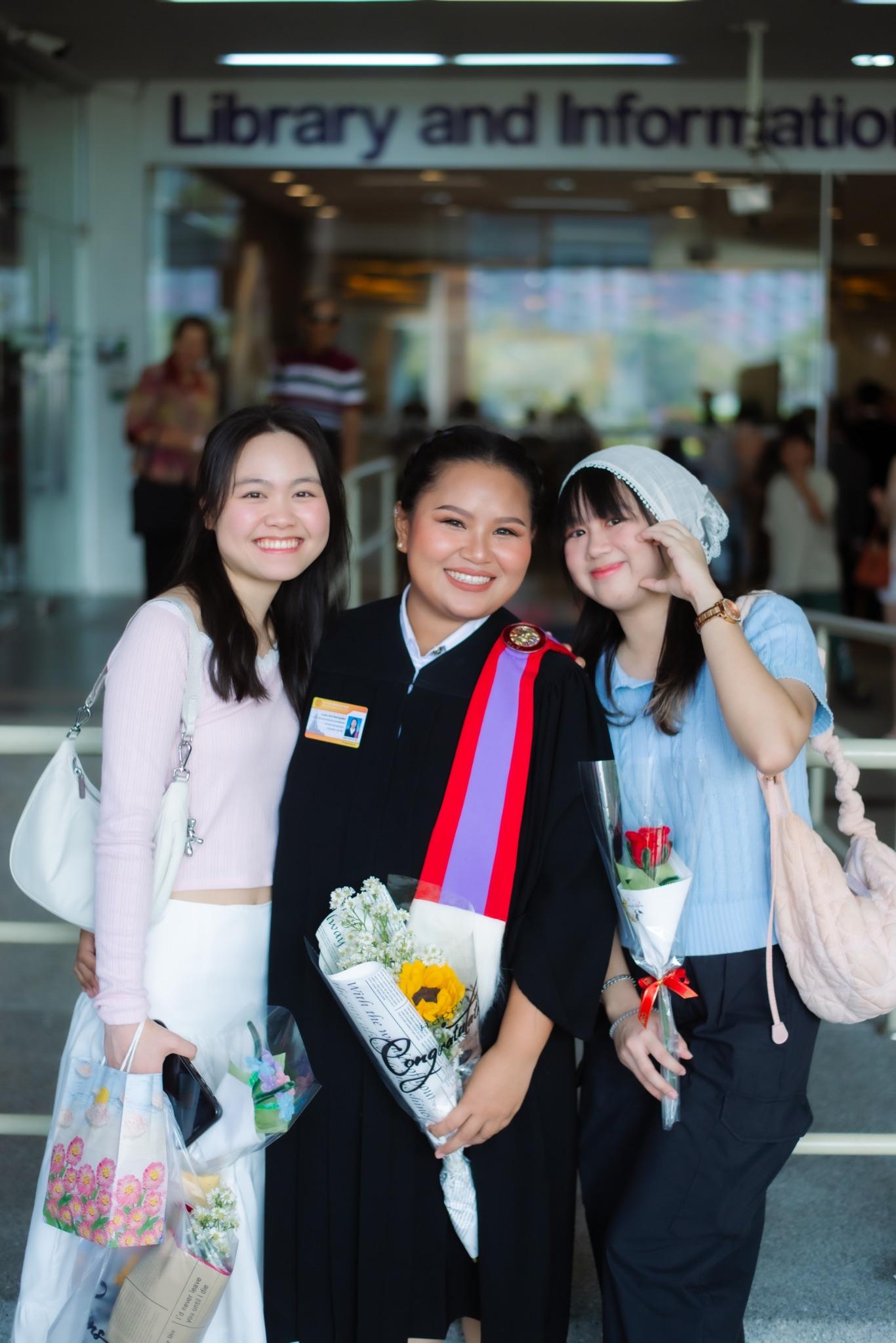 ผลงานรับปริญญา มหาวิทยาลัยธรรมศาสตร์ โดย tnppic ภาพที่ 6