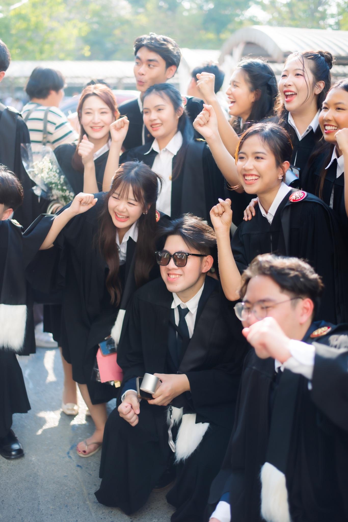 ผลงานรับปริญญา มหาวิทยาลัยธรรมศาสตร์ โดย tnppic ภาพที่ 10