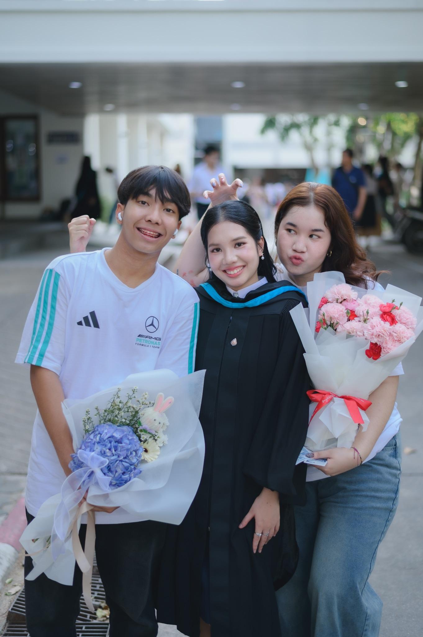 ผลงานรับปริญญา มหาวิทยาลัยศิลปากร โดย tnppic ภาพที่ 4