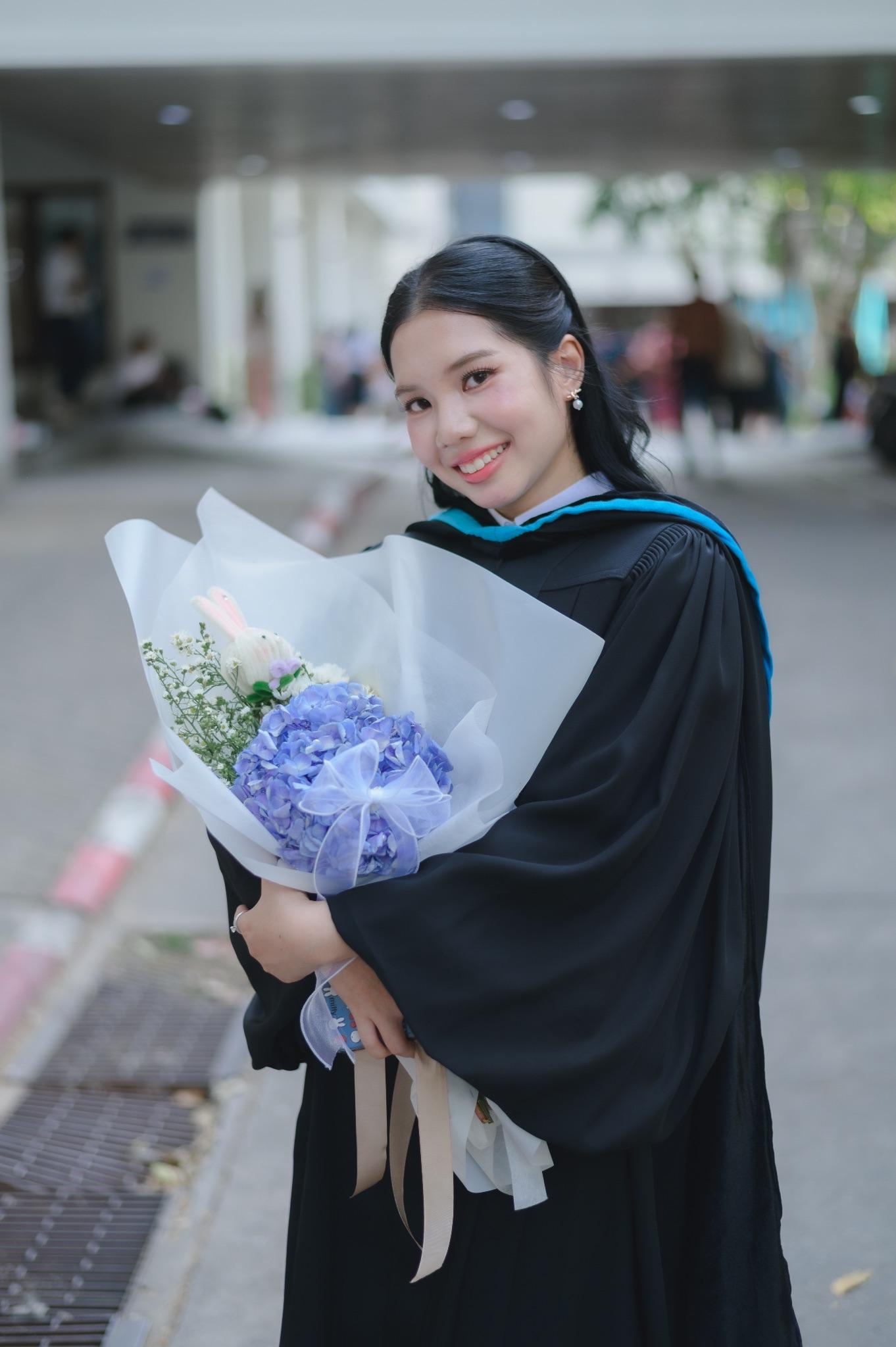 ผลงานรับปริญญา มหาวิทยาลัยศิลปากร โดย tnppic ภาพที่ 1