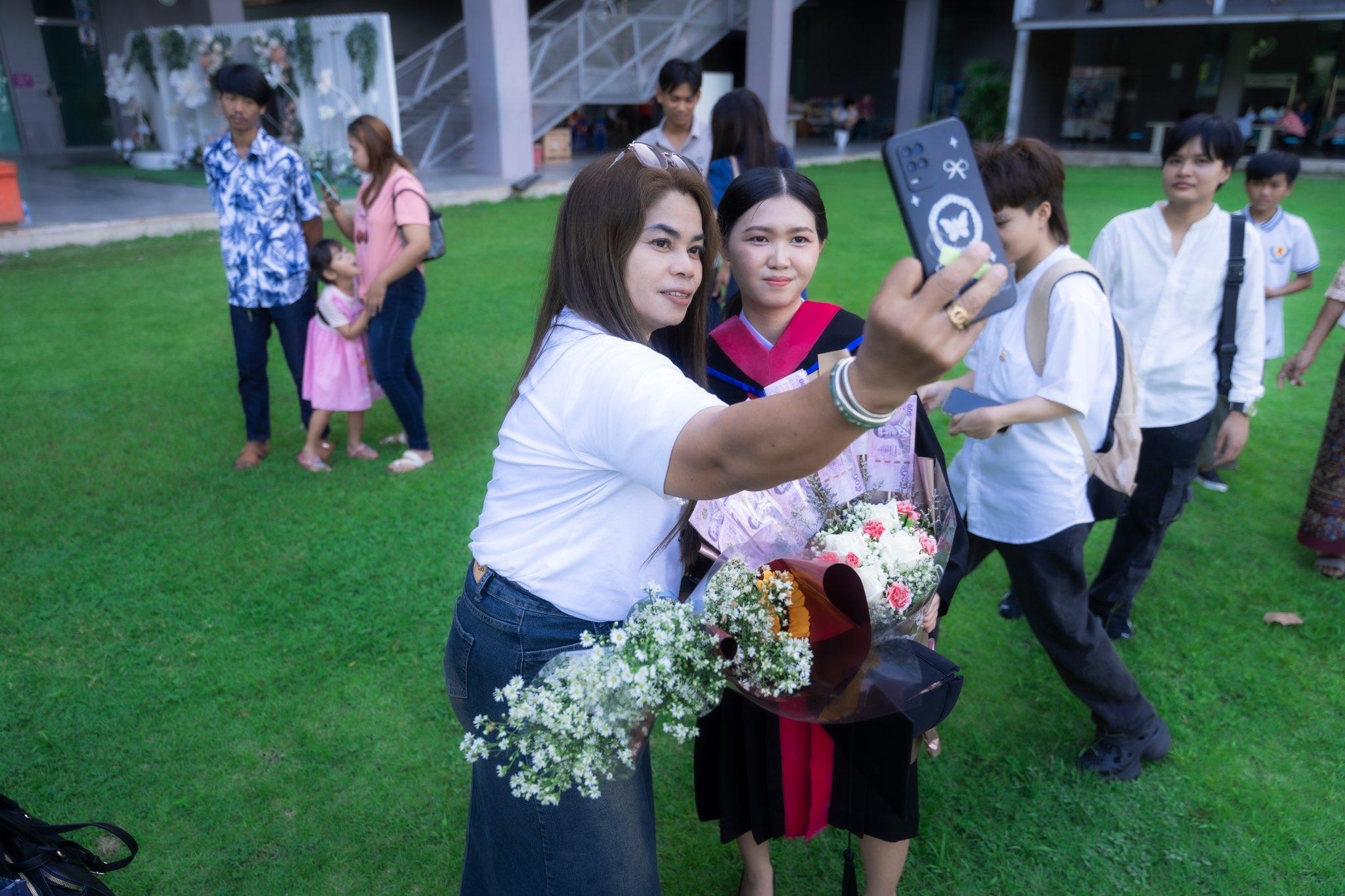 ผลงานรับปริญญา มหาวิทยาลัยมหิดล โดย เด็กหิ้วกล้อง ภาพที่ 3