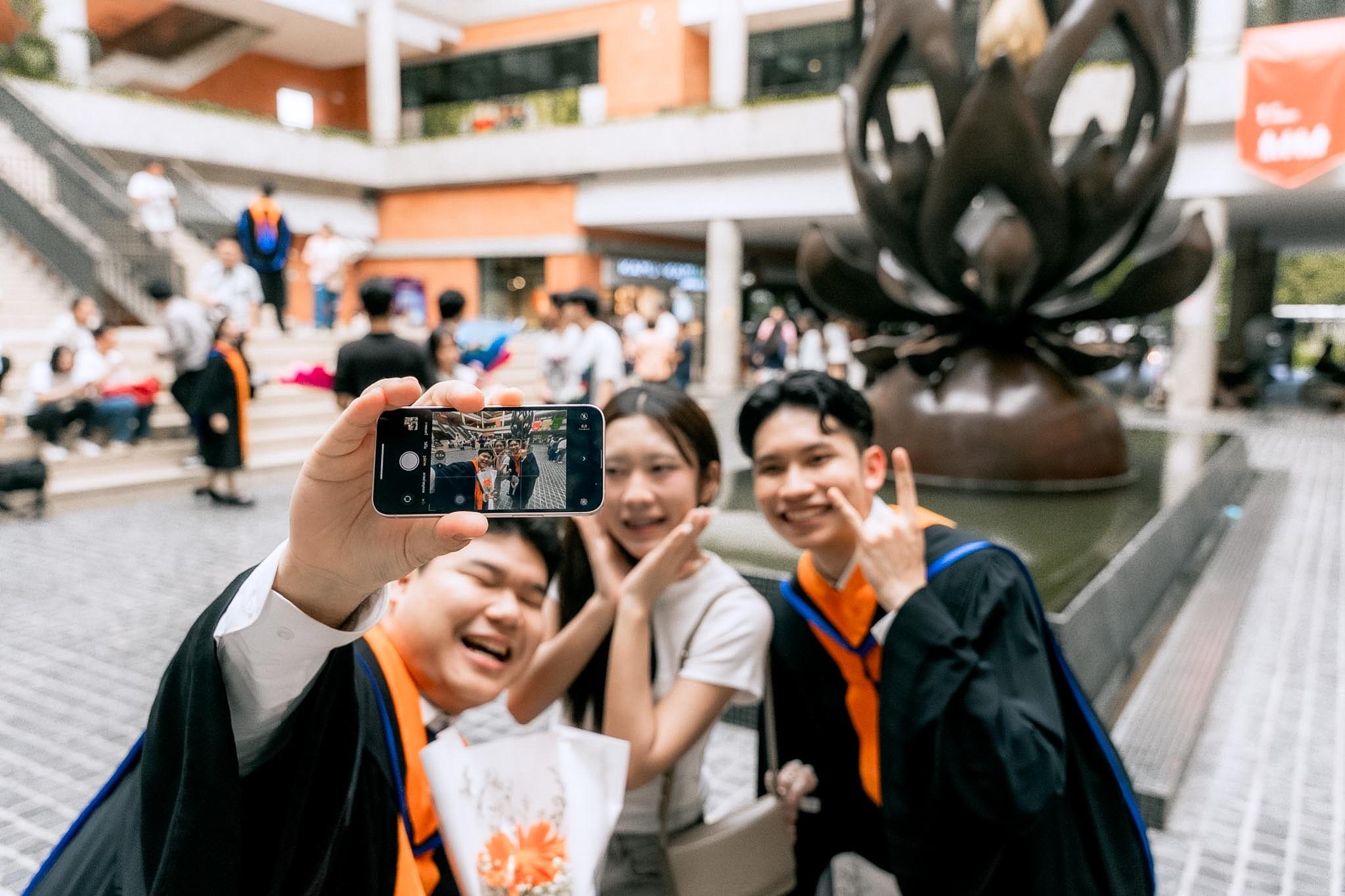 ผลงานรับปริญญา มหาวิทยาลัยมหิดล โดย เด็กหิ้วกล้อง ภาพที่ 11