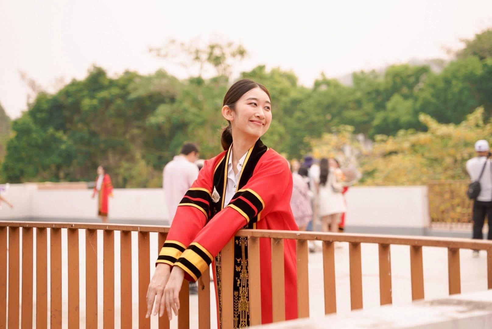 ผลงานรับปริญญา มหาวิทยาลัยแม่ฟ้าหลวง โดย เด็กหิ้วกล้อง ภาพที่ 2