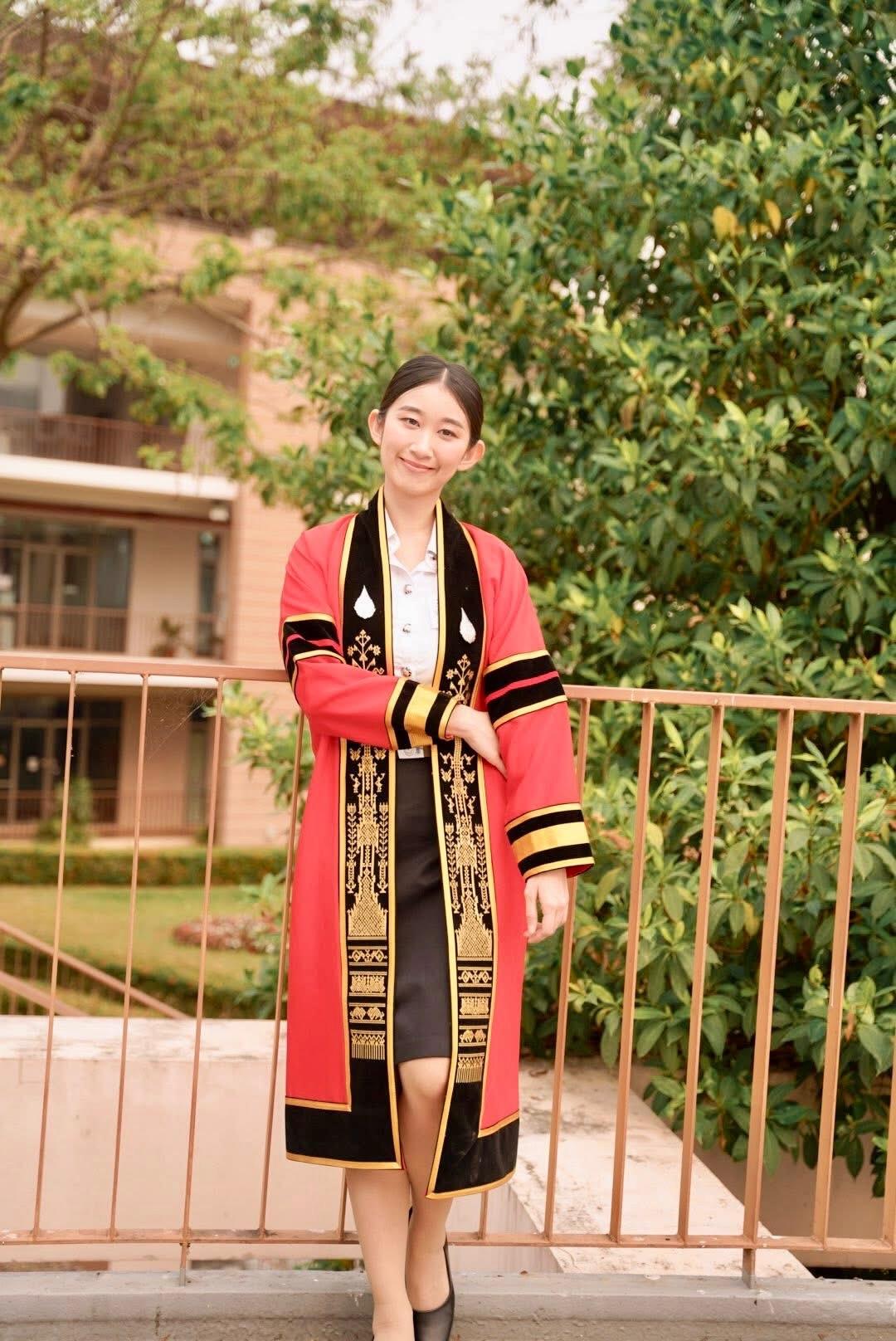 ผลงานรับปริญญา มหาวิทยาลัยแม่ฟ้าหลวง โดย เด็กหิ้วกล้อง ภาพที่ 1