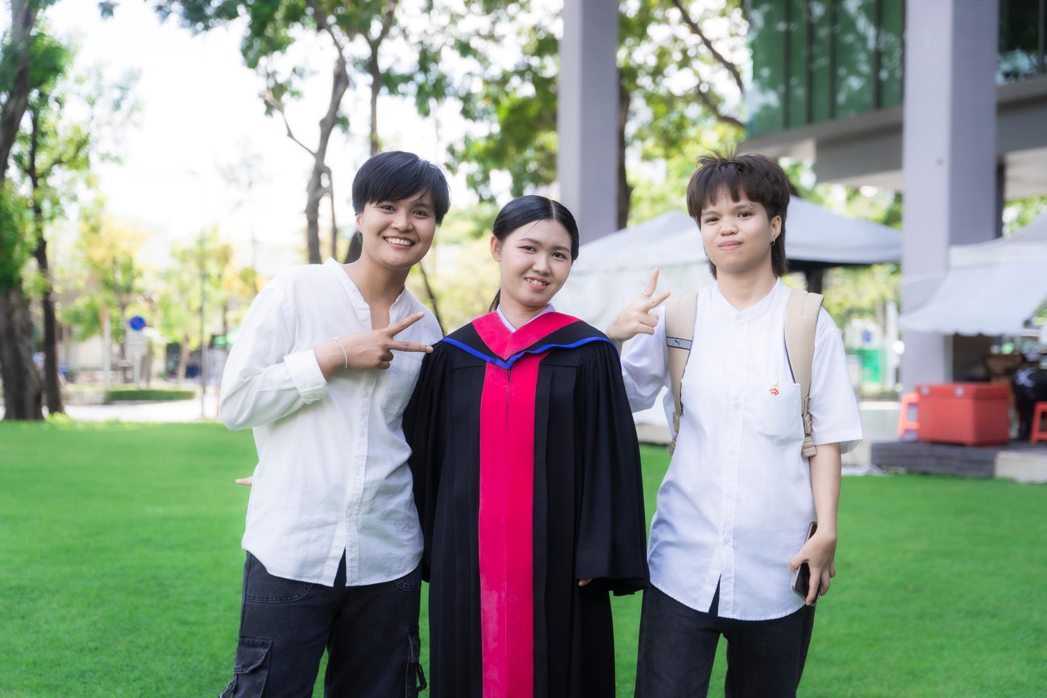 ผลงานรับปริญญา มหาวิทยาลัยมหิดล โดย เด็กหิ้วกล้อง ภาพที่ 4