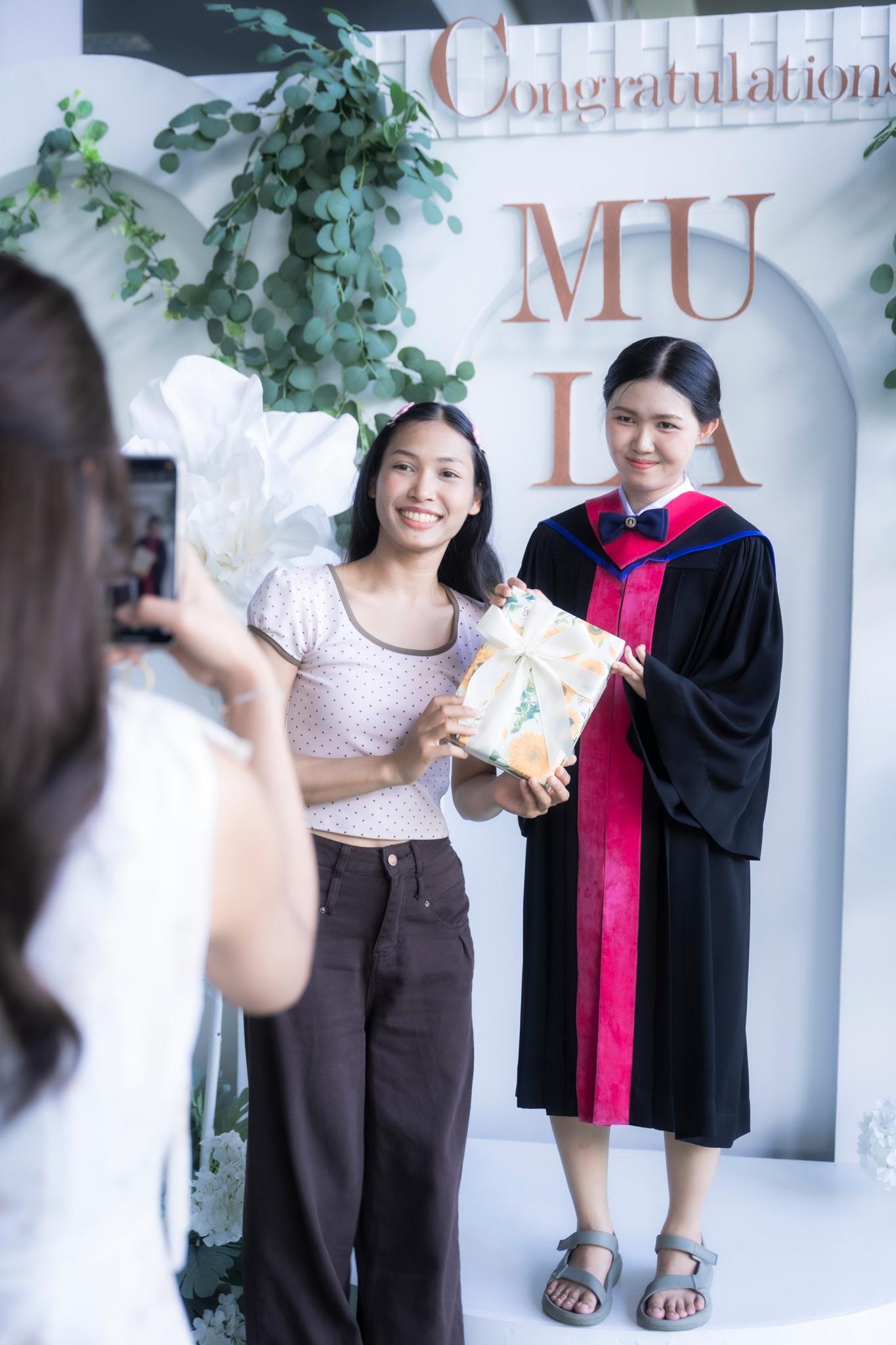 ผลงานรับปริญญา มหาวิทยาลัยมหิดล โดย เด็กหิ้วกล้อง ภาพที่ 2