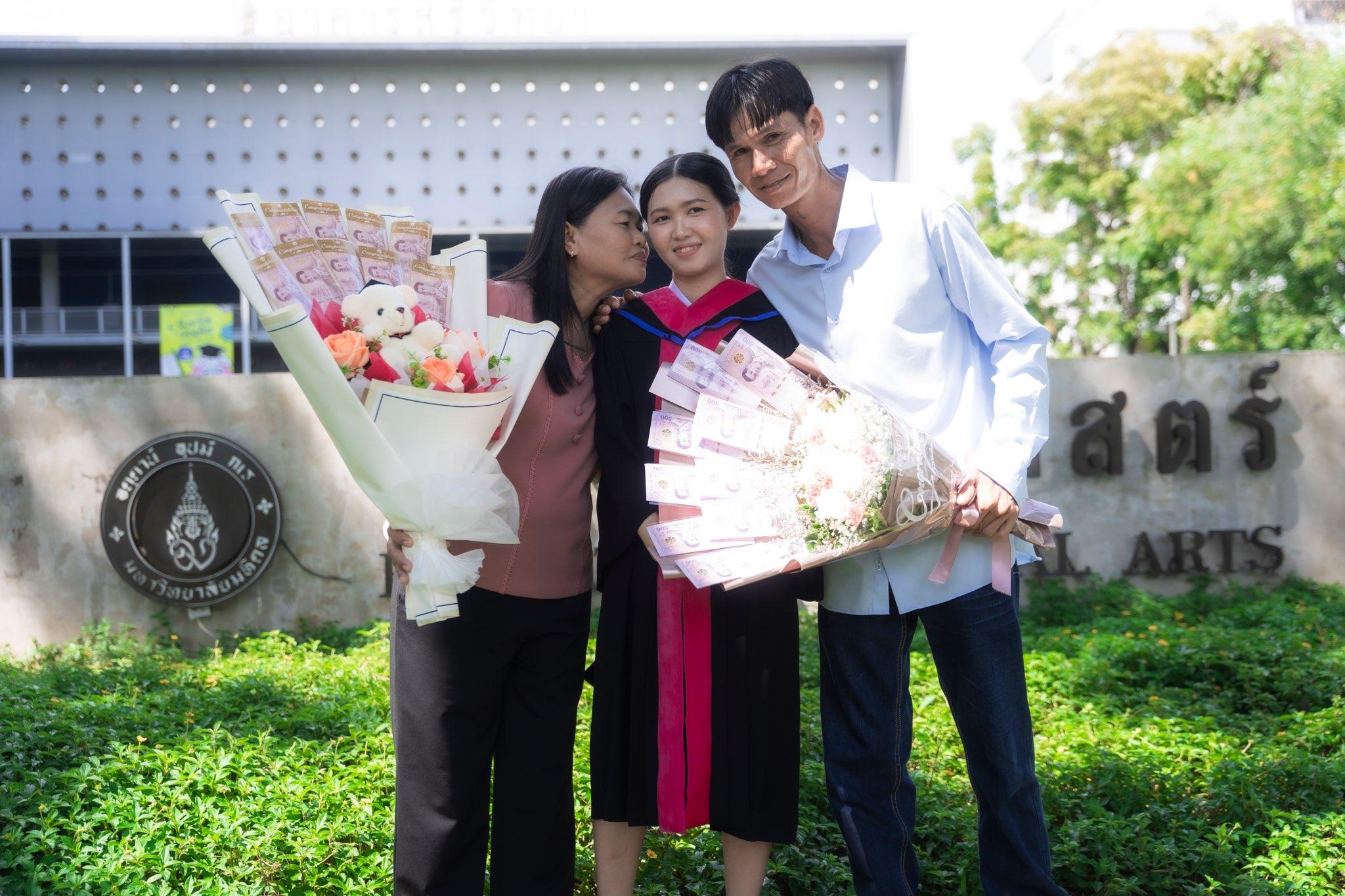 ผลงานรับปริญญา มหาวิทยาลัยมหิดล โดย เด็กหิ้วกล้อง ภาพที่ 11