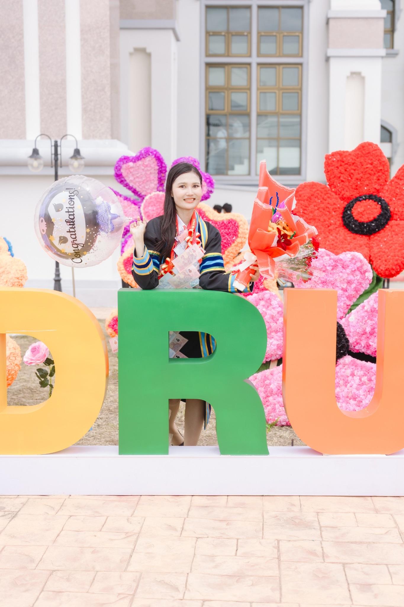 ผลงานรับปริญญา มหาวิทยาลัยราชภัฏธนบุรี โดย Veephotographer ภาพที่ 4