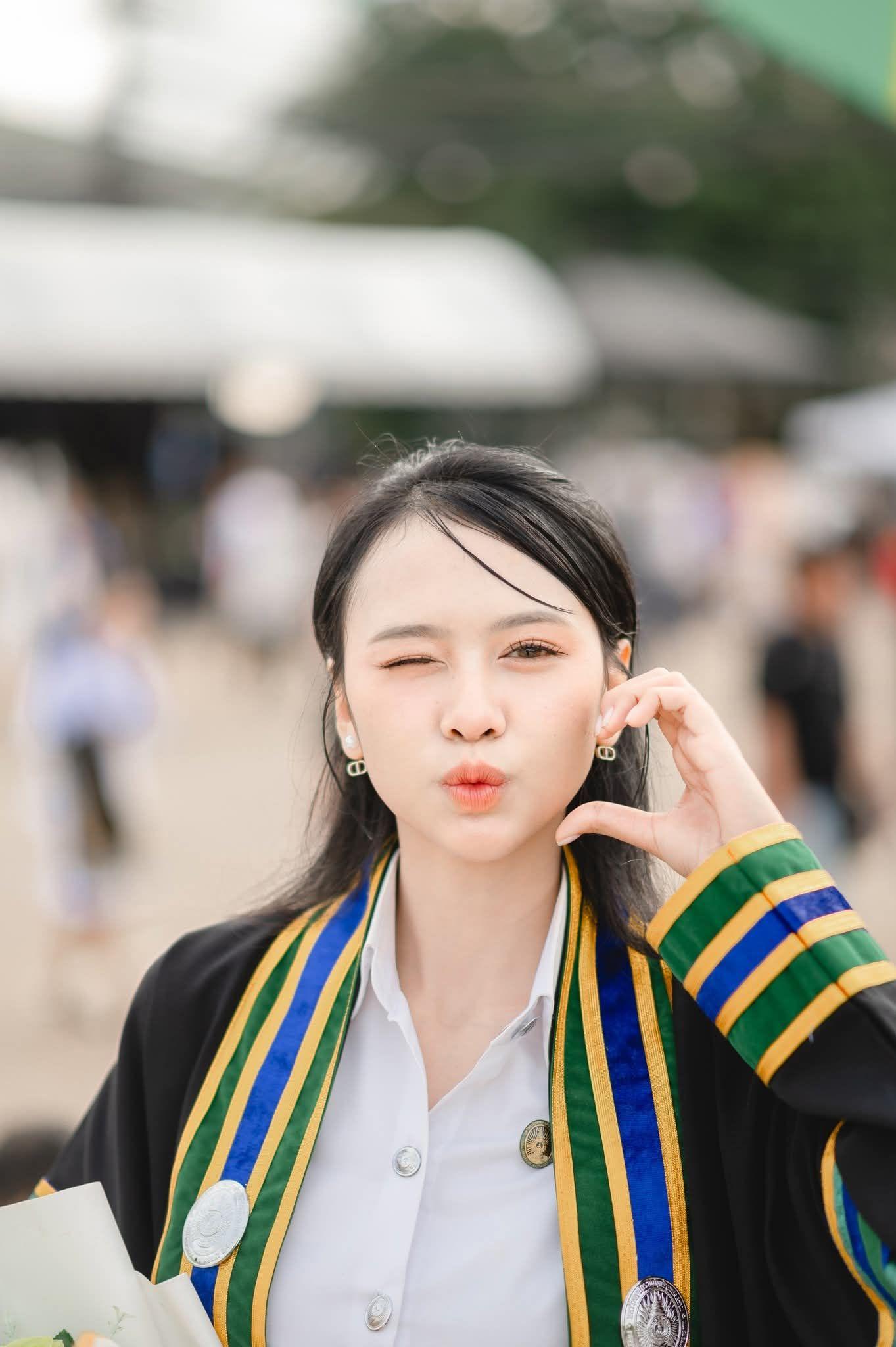 ผลงานรับปริญญา มหาวิทยาลัยราชภัฏพิบูลสงคราม โดย Feelings Studio ภาพที่ 1