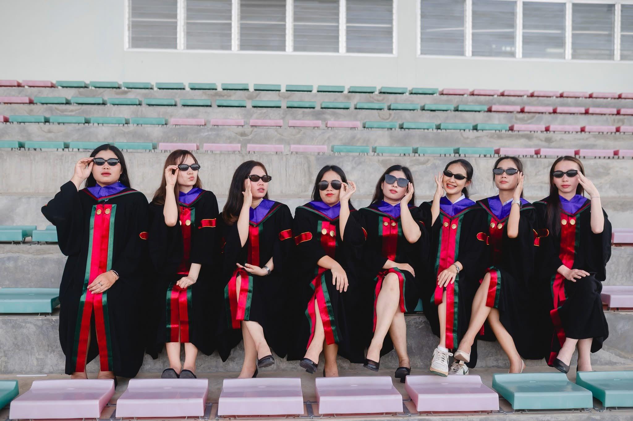 ผลงานรับปริญญา มหาวิทยาลัยราชภัฏลำปาง โดย Feelings Studio ภาพที่ 2