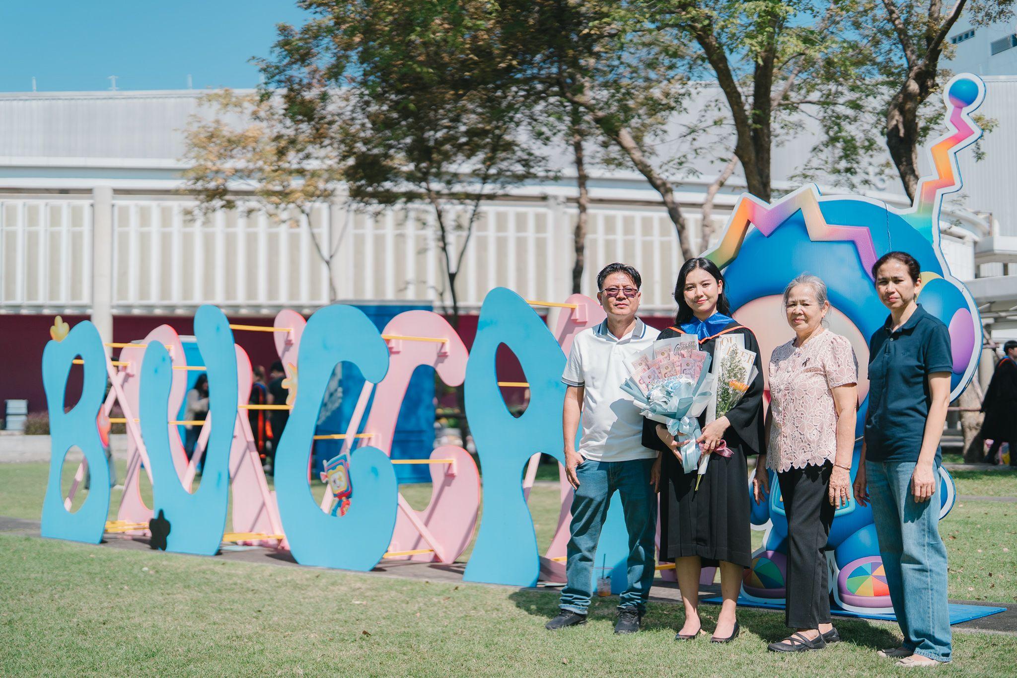 ผลงานรับปริญญา มหาวิทยาลัยกรุงเทพ โดย Nuremekdiary ภาพที่ 20