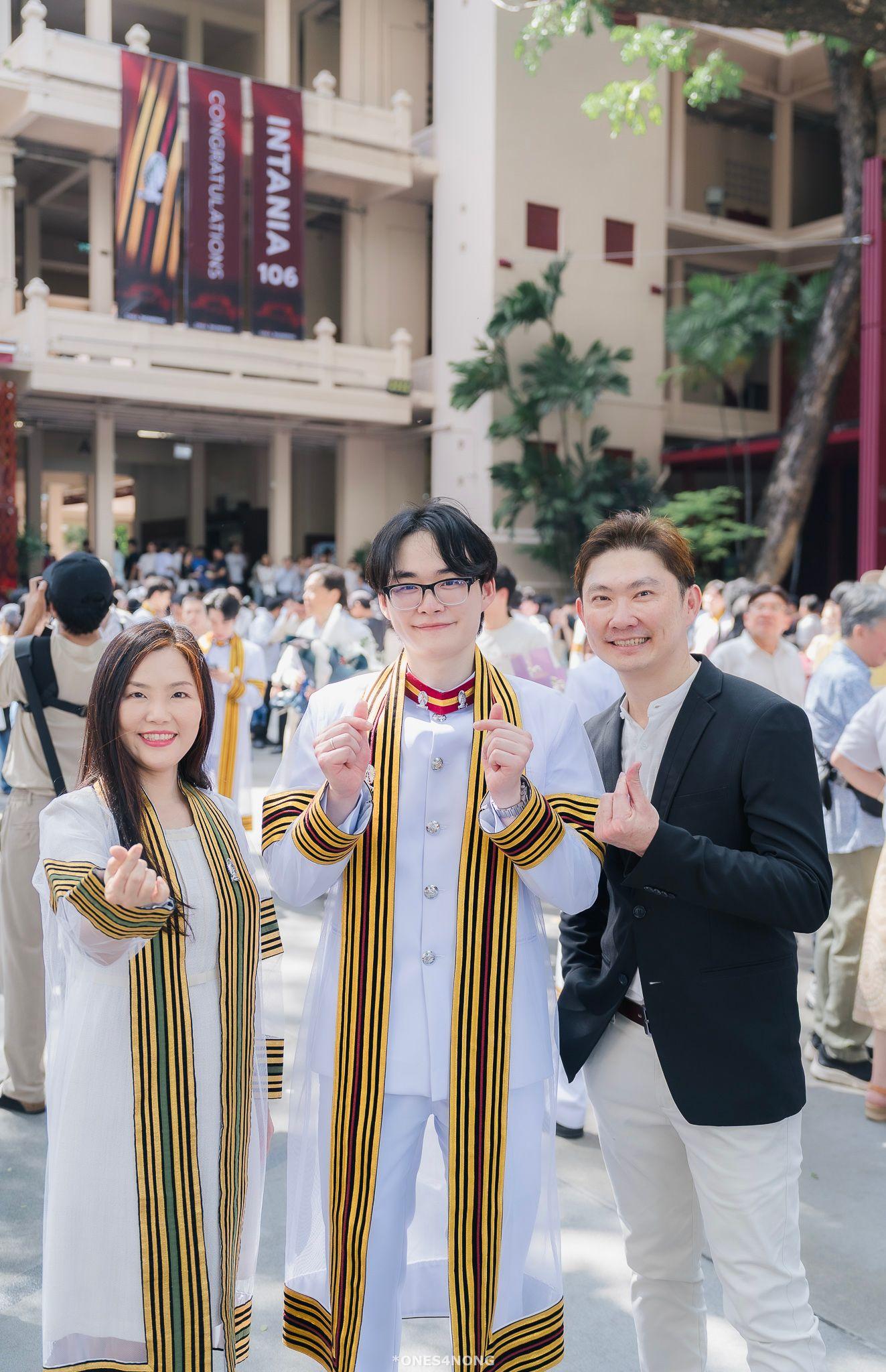 ผลงานรับปริญญา จุฬาลงกรณ์มหาวิทยาลัย โดย ones4nong ภาพที่ 1