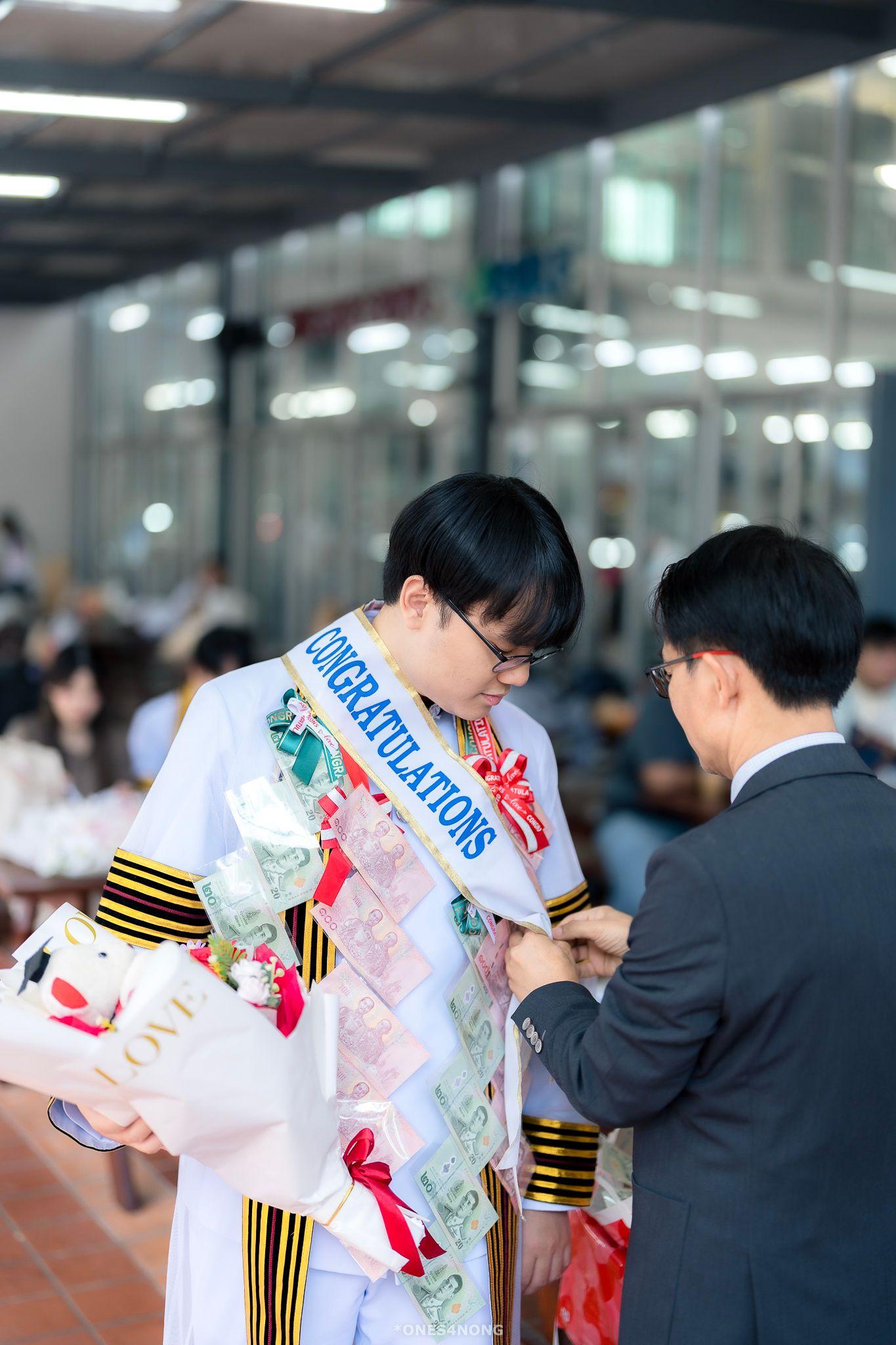 ผลงานรับปริญญา จุฬาลงกรณ์มหาวิทยาลัย โดย ones4nong ภาพที่ 2