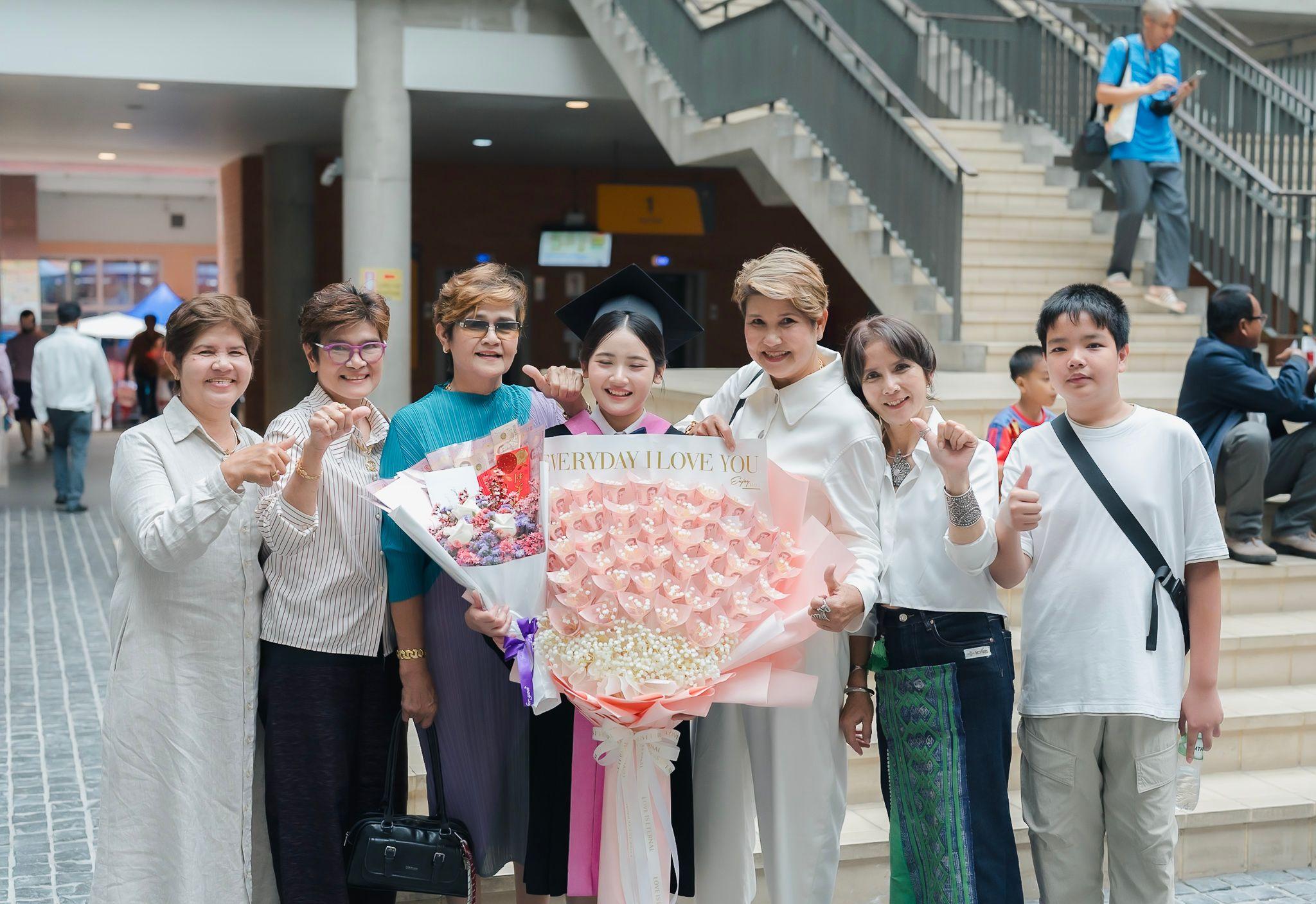 ผลงานรับปริญญา มหาวิทยาลัยมหิดล โดย ones4nong ภาพที่ 8
