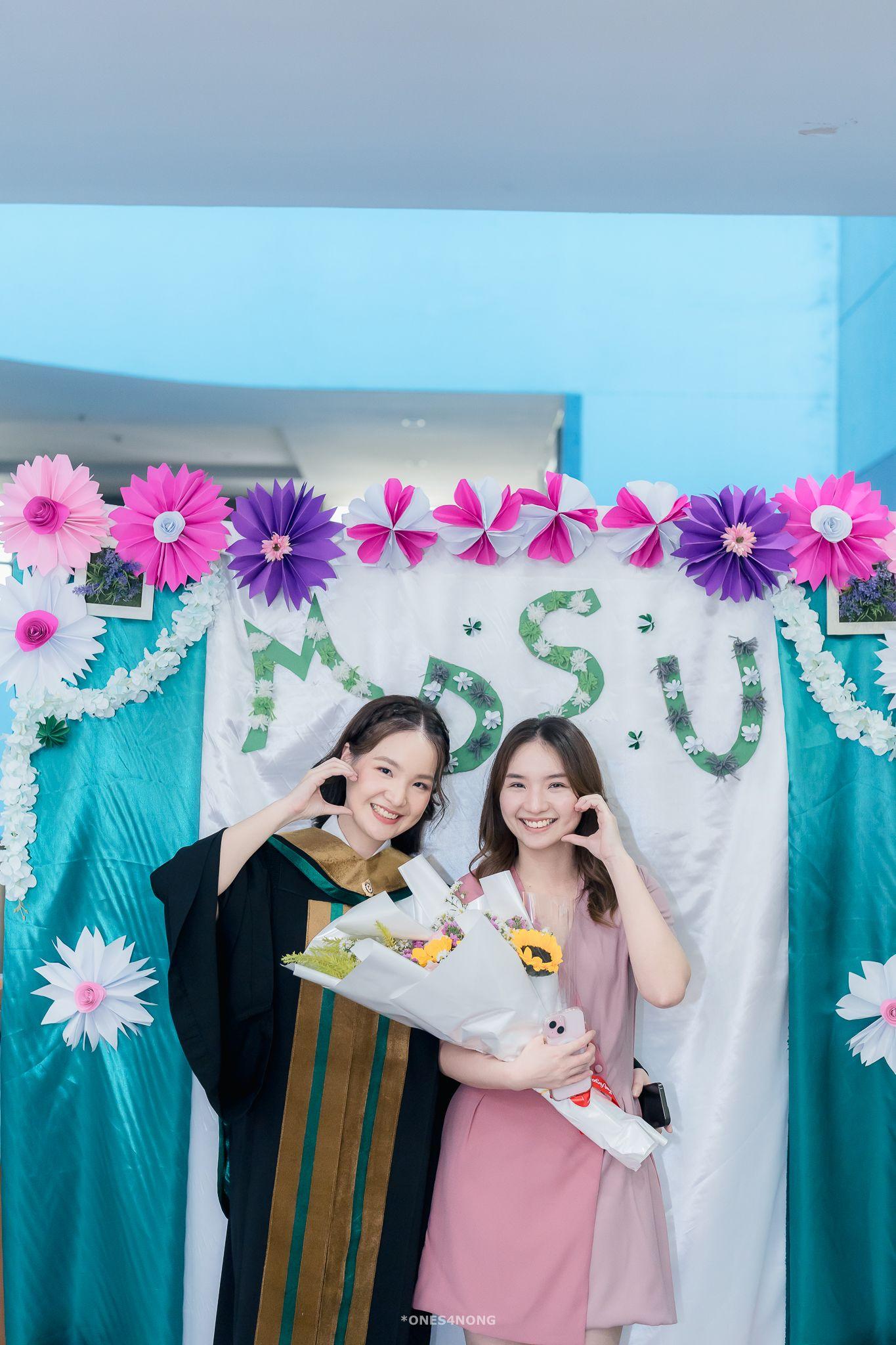 ผลงานรับปริญญา มหาวิทยาลัยสยาม โดย ones4nong ภาพที่ 4