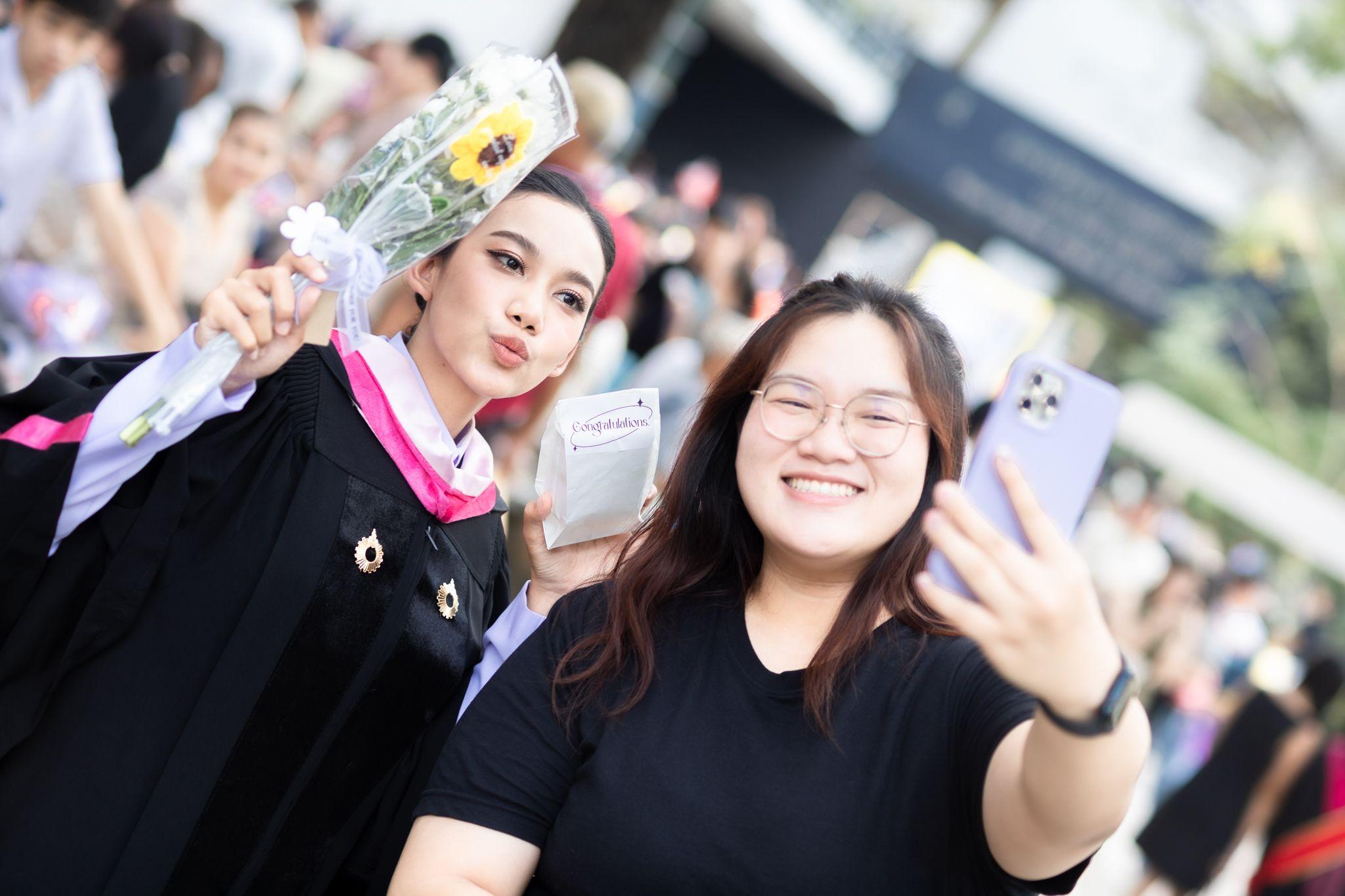 ผลงานรับปริญญา มหาวิทยาลัยรังสิต โดย NAM ภาพที่ 6
