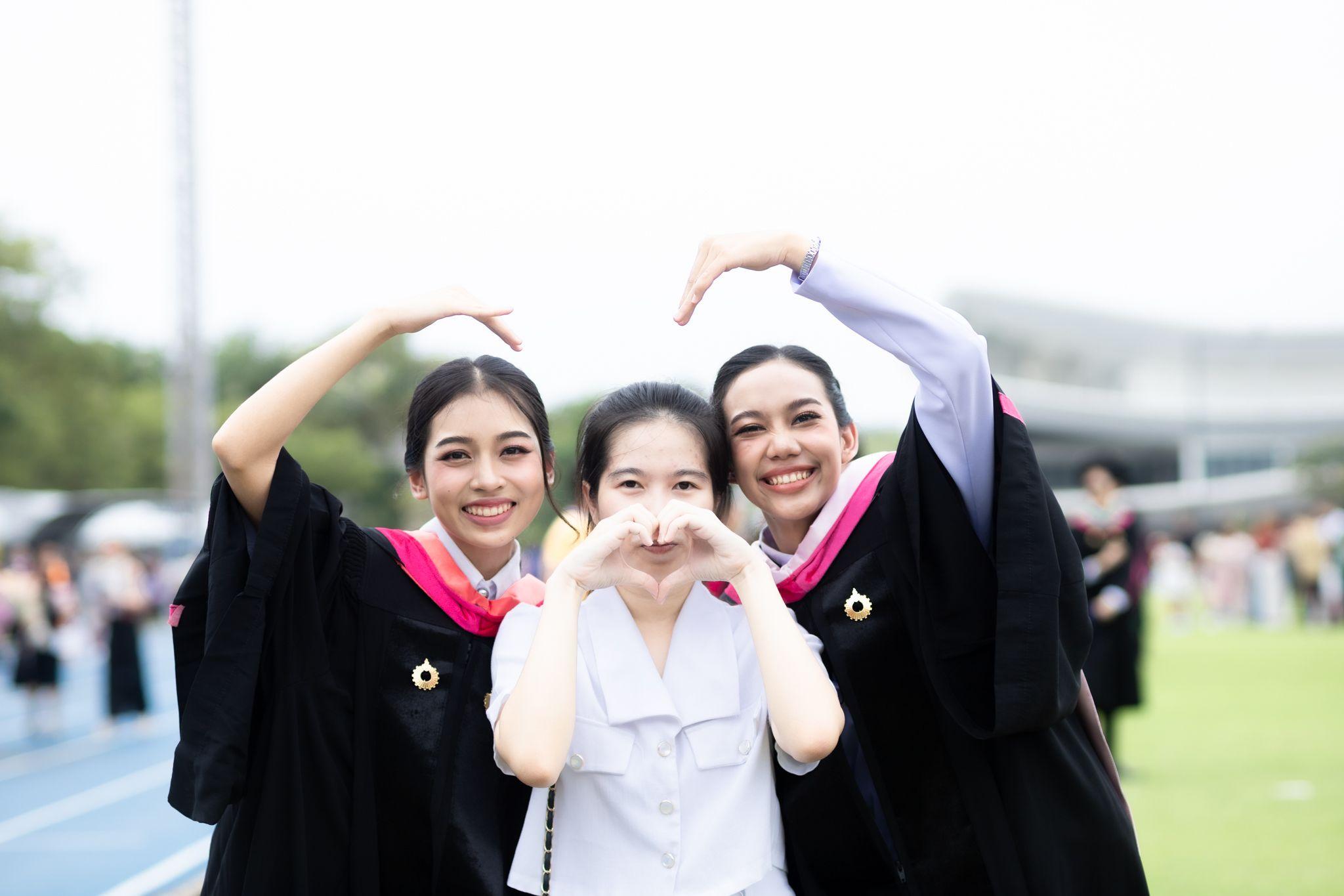 ผลงานรับปริญญา มหาวิทยาลัยรังสิต โดย NAM ภาพที่ 1