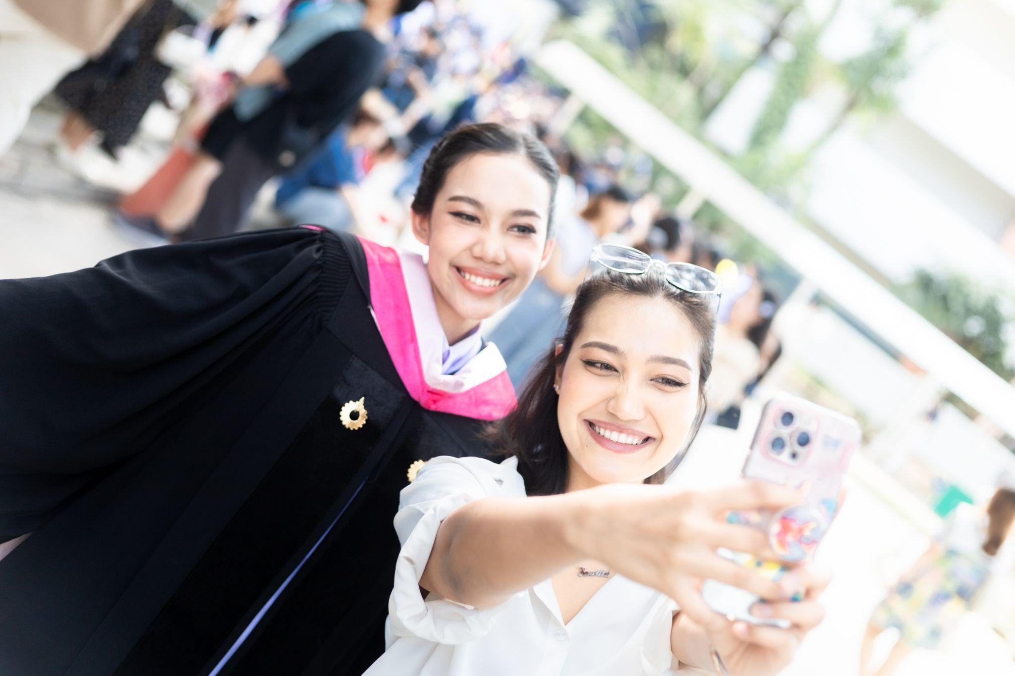 ผลงานรับปริญญา มหาวิทยาลัยรังสิต โดย NAM ภาพที่ 10