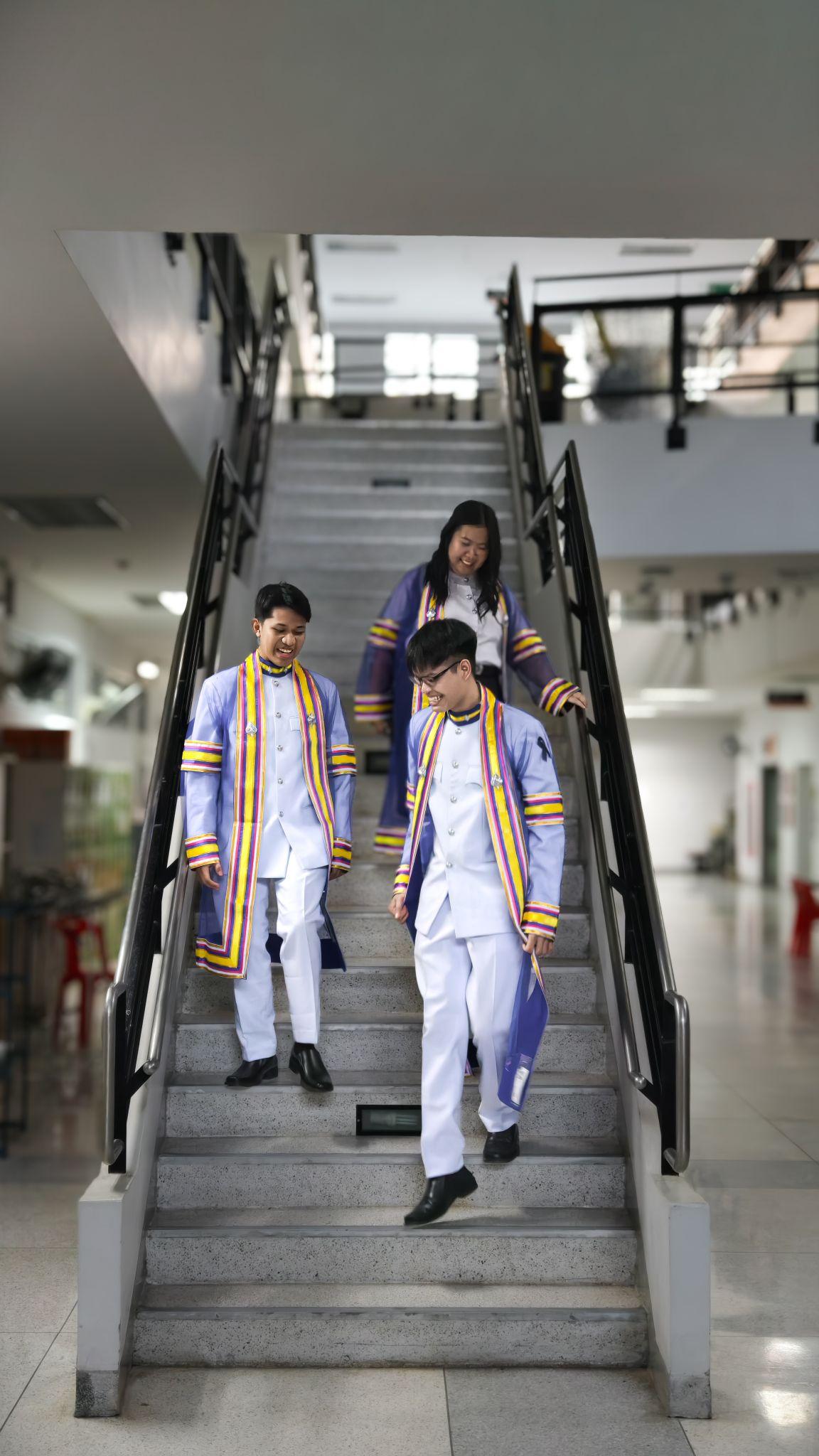 ผลงานรับปริญญา มหาวิทยาลัยอุบลราชธานี โดย Bank jirawach ภาพที่ 3